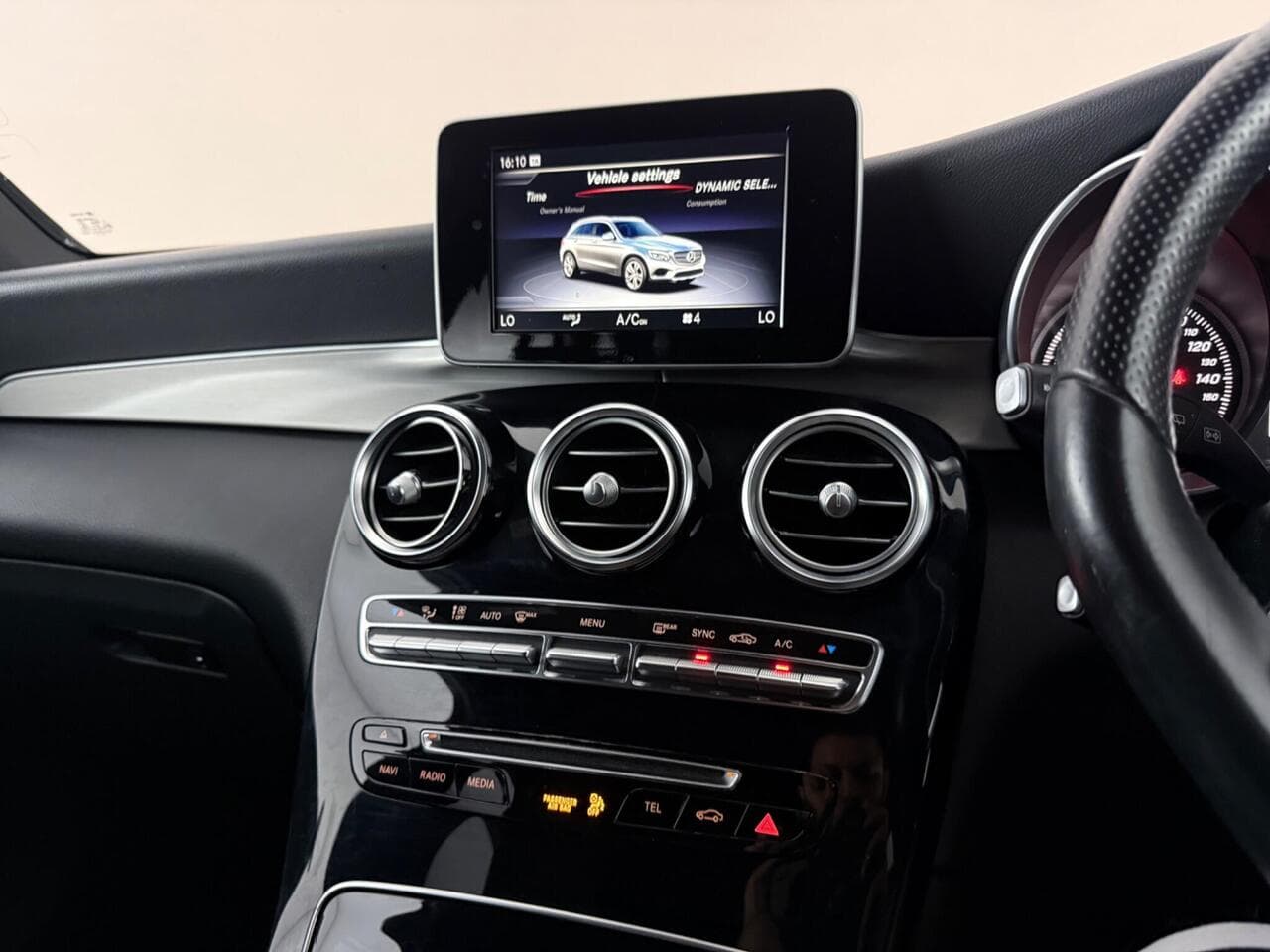 Mercedes-Benz GLC thumbnail Infotainment System