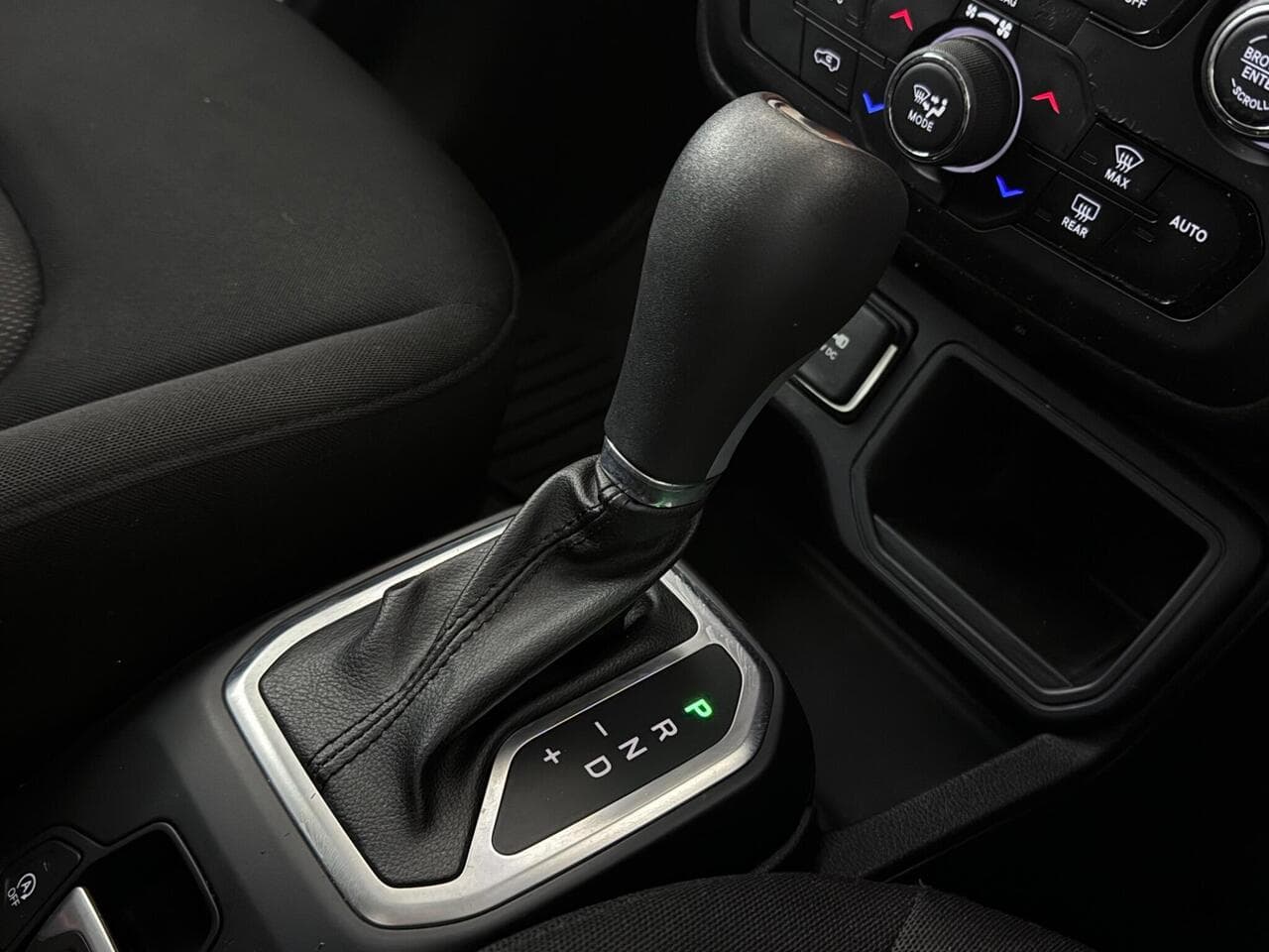 Jeep Renegade thumbnail Interior Front