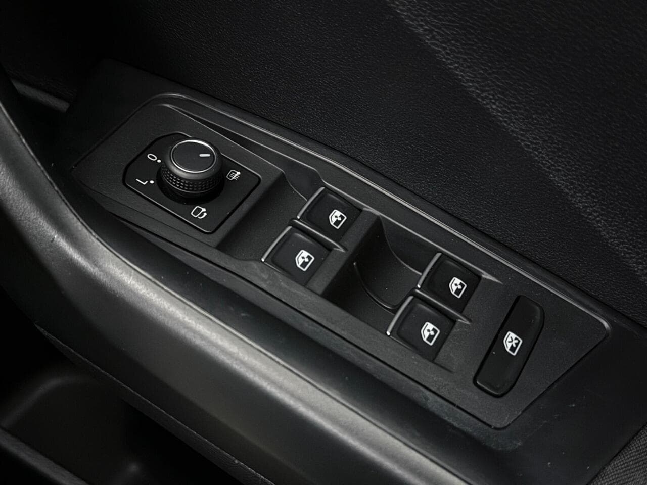 Volkswagen T-Roc thumbnail Misc Controls