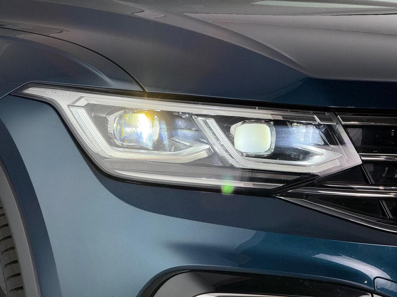 Volkswagen Tiguan thumbnail Lights Front