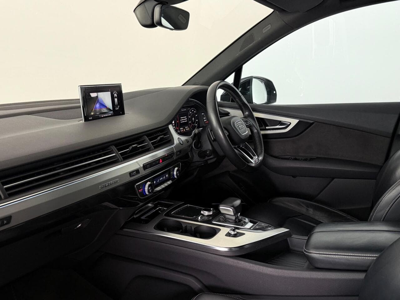 Audi Q7 thumbnail Interior Front