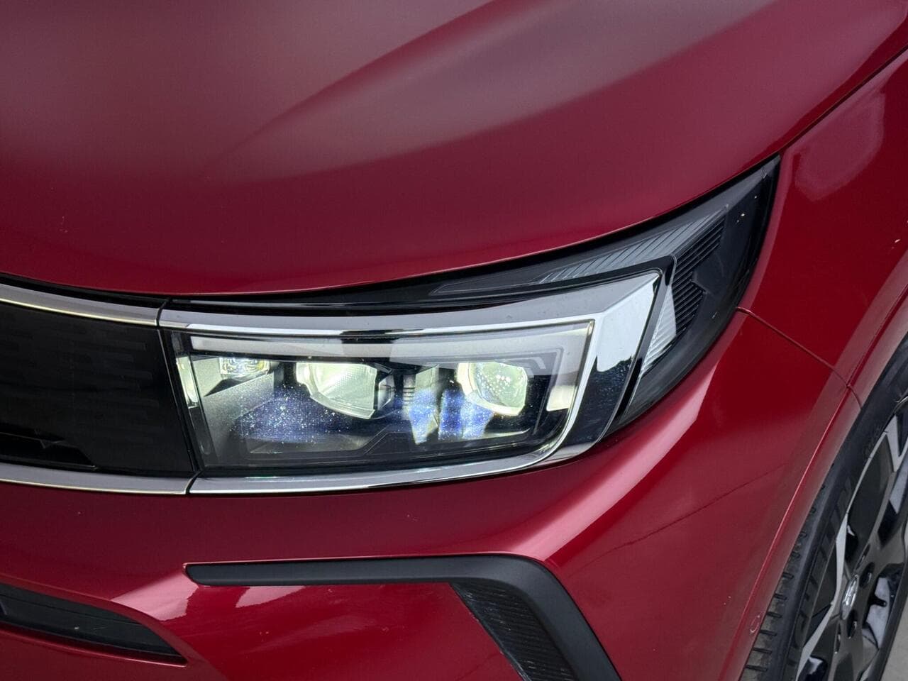 Vauxhall Grandland thumbnail Lights Front