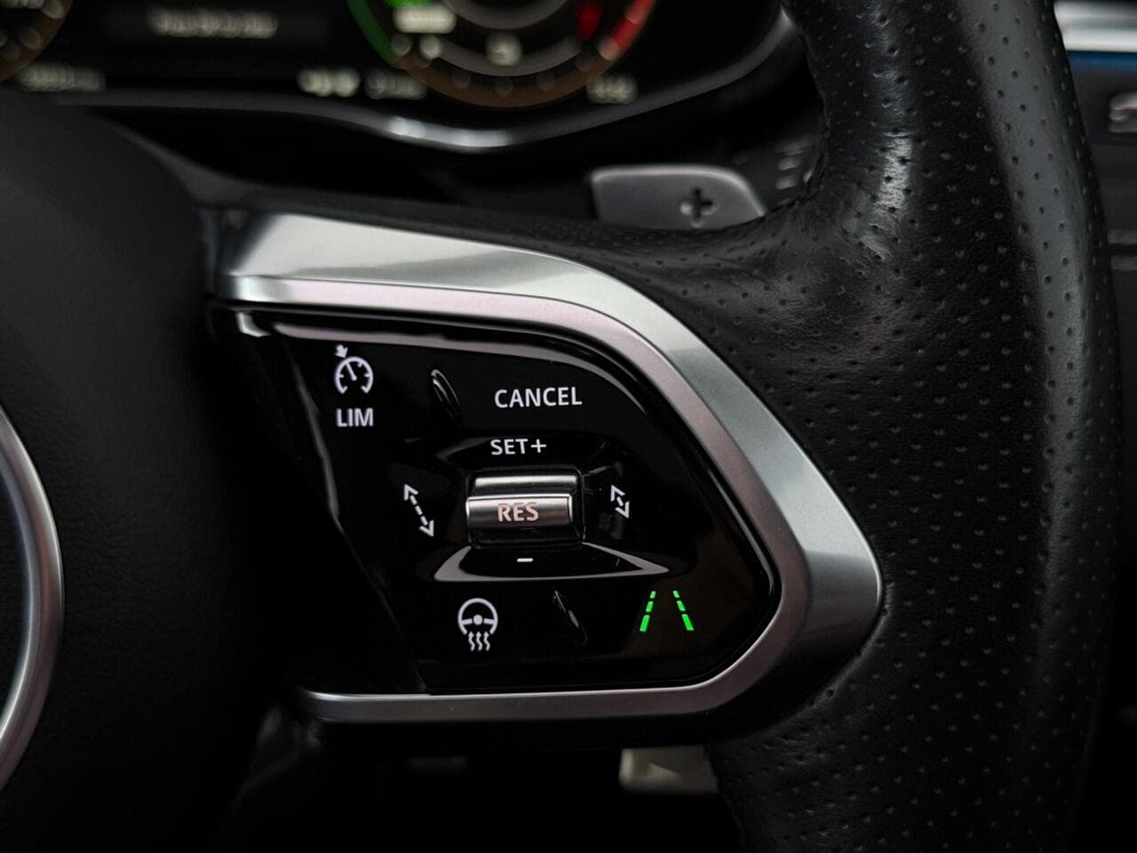 Jaguar F-PACE thumbnail Misc Controls