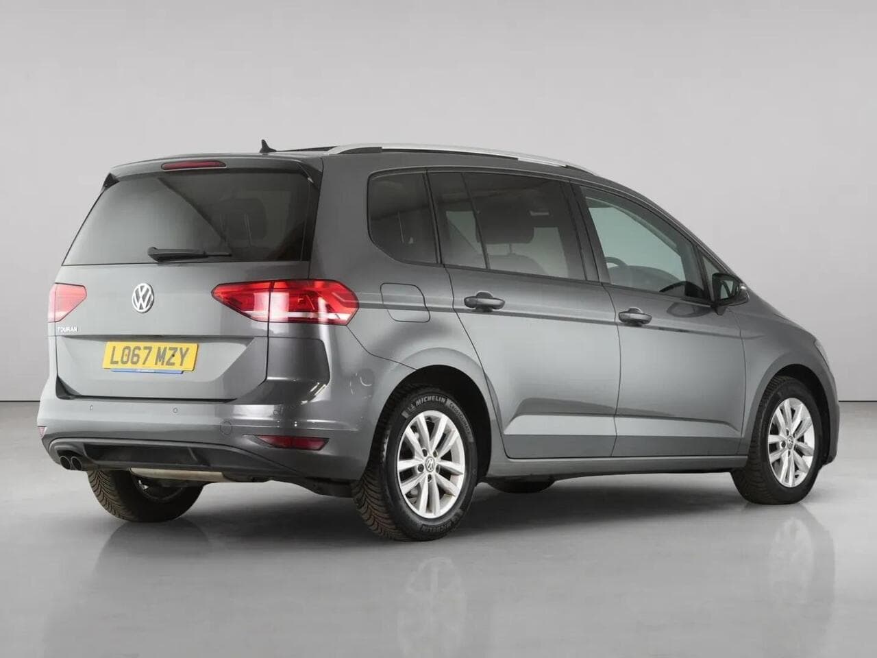Volkswagen Touran thumbnail Rear Right