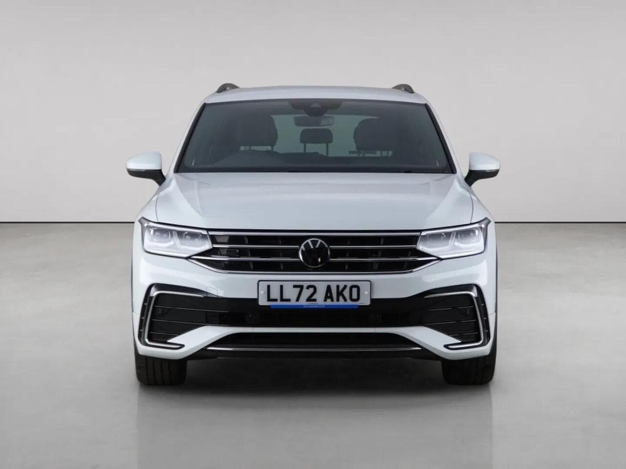 Volkswagen Tiguan thumbnail Front