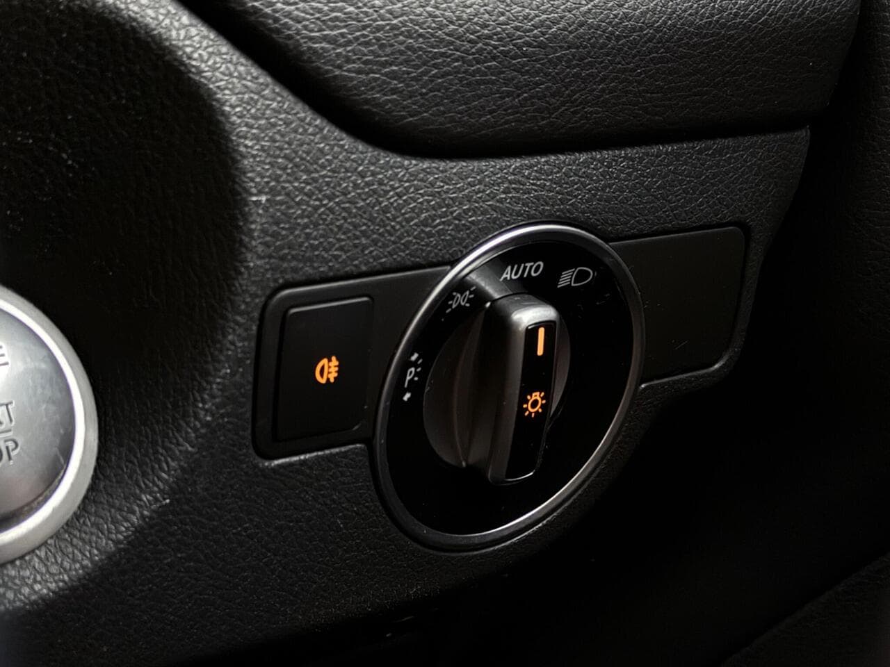 Mercedes-Benz CLA thumbnail Misc Controls