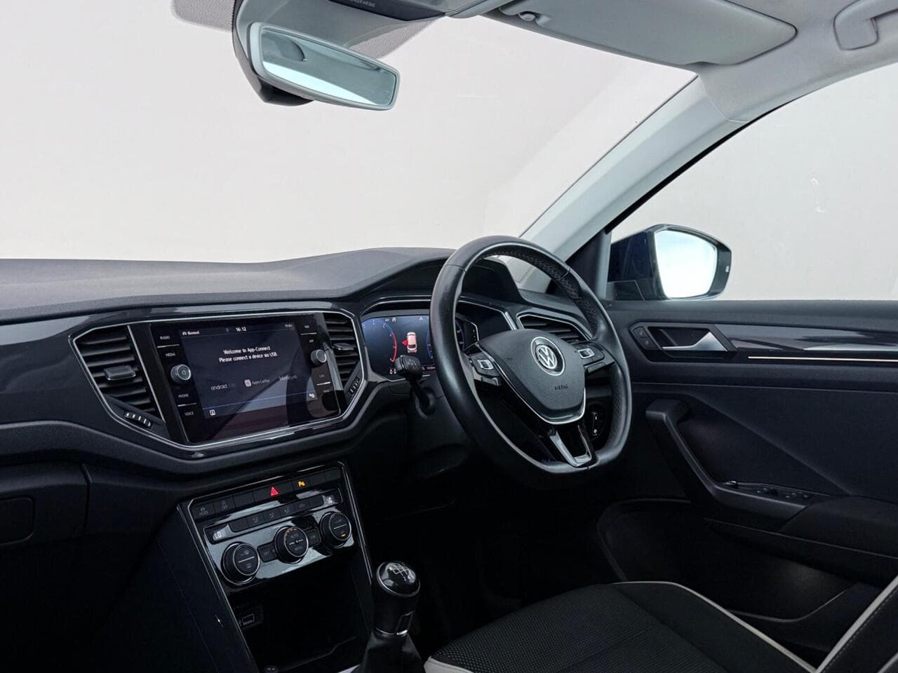 Volkswagen T-Roc thumbnail Interior Front