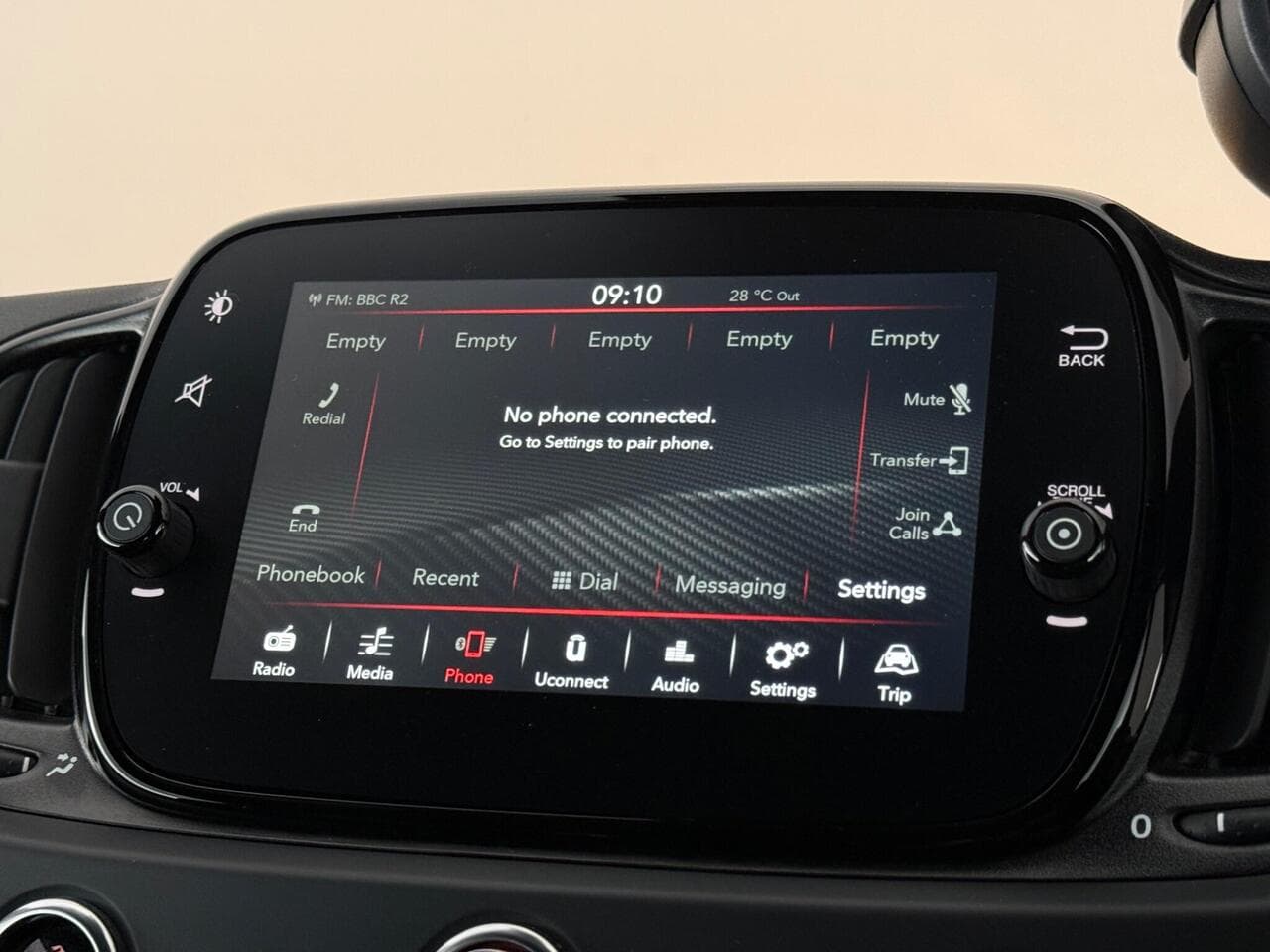 Abarth 595 thumbnail Infotainment System