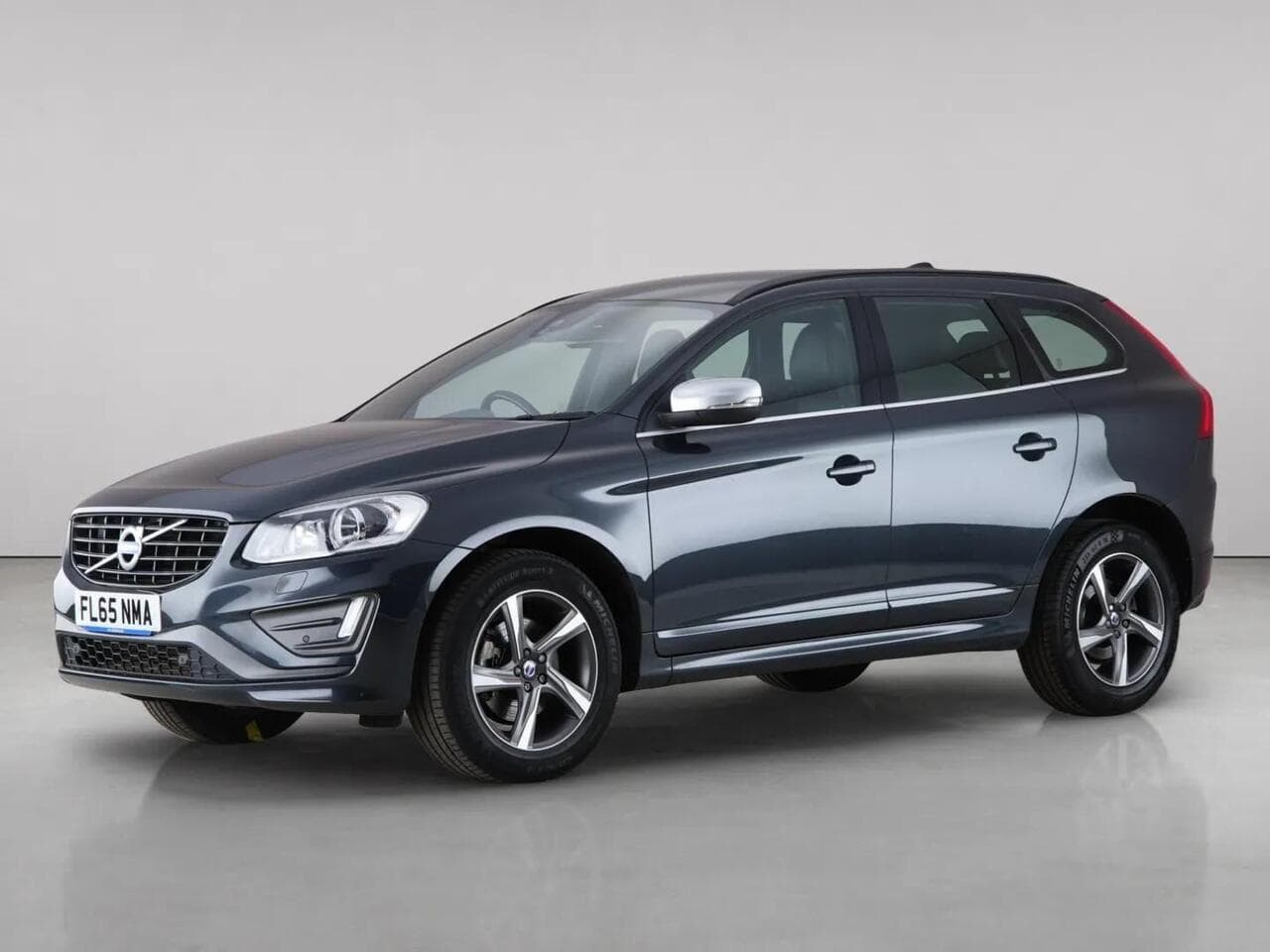 Volvo XC60 thumbnail Front Left
