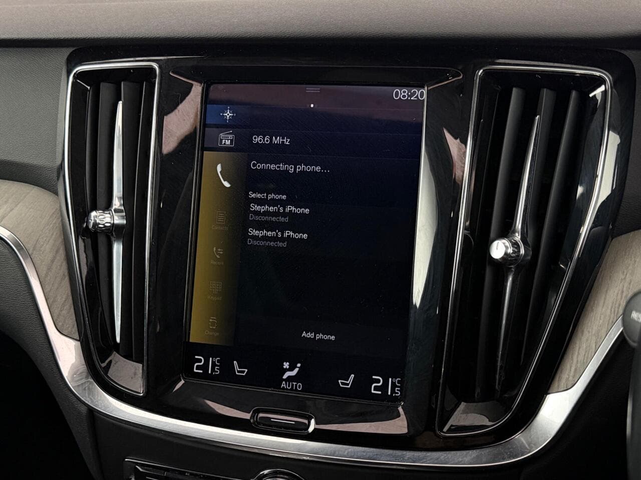 Volvo V60 thumbnail Infotainment System