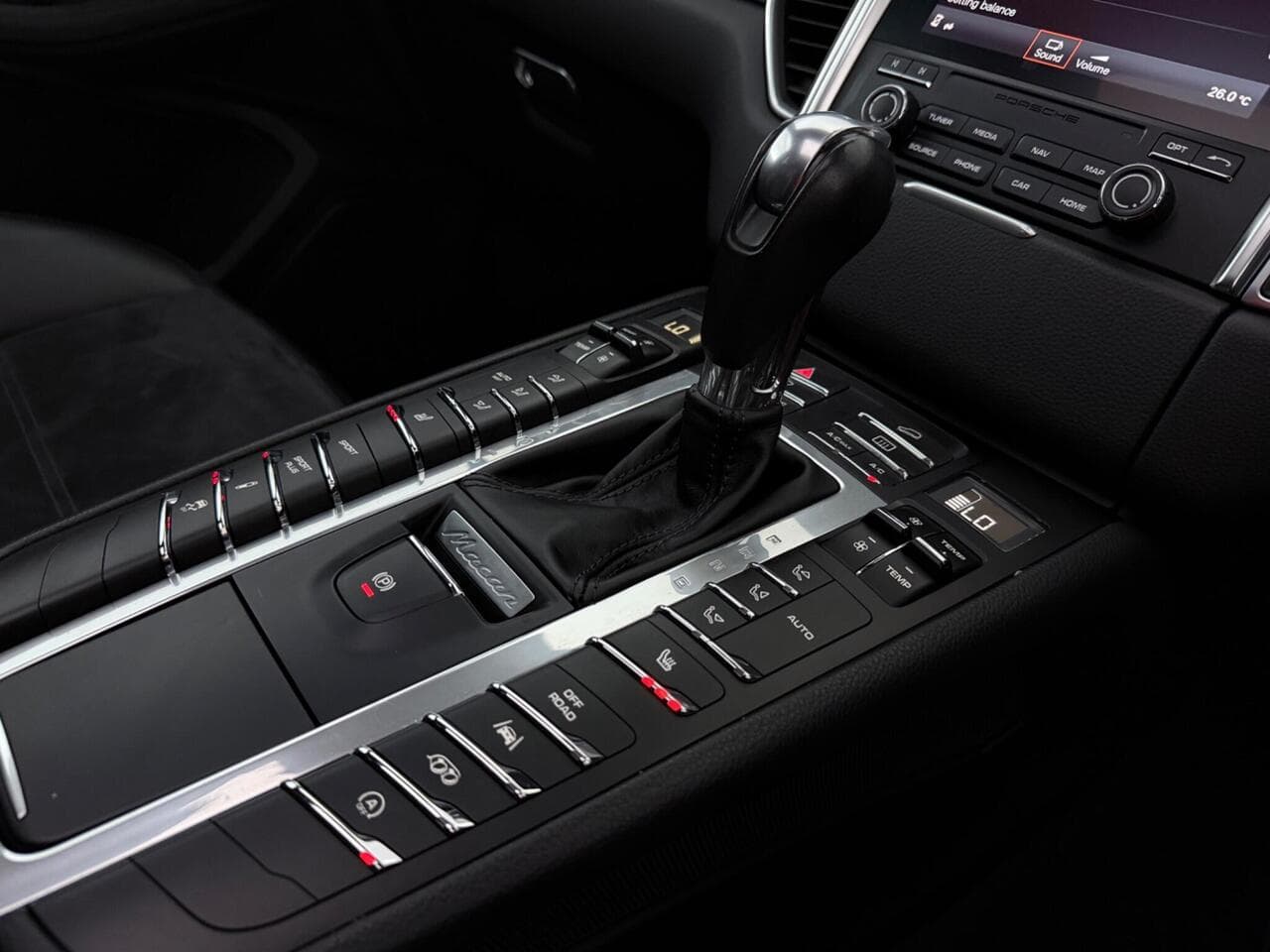 Porsche Macan thumbnail Interior Front