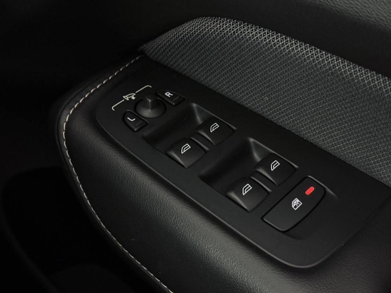 Volvo XC60 thumbnail Misc Controls