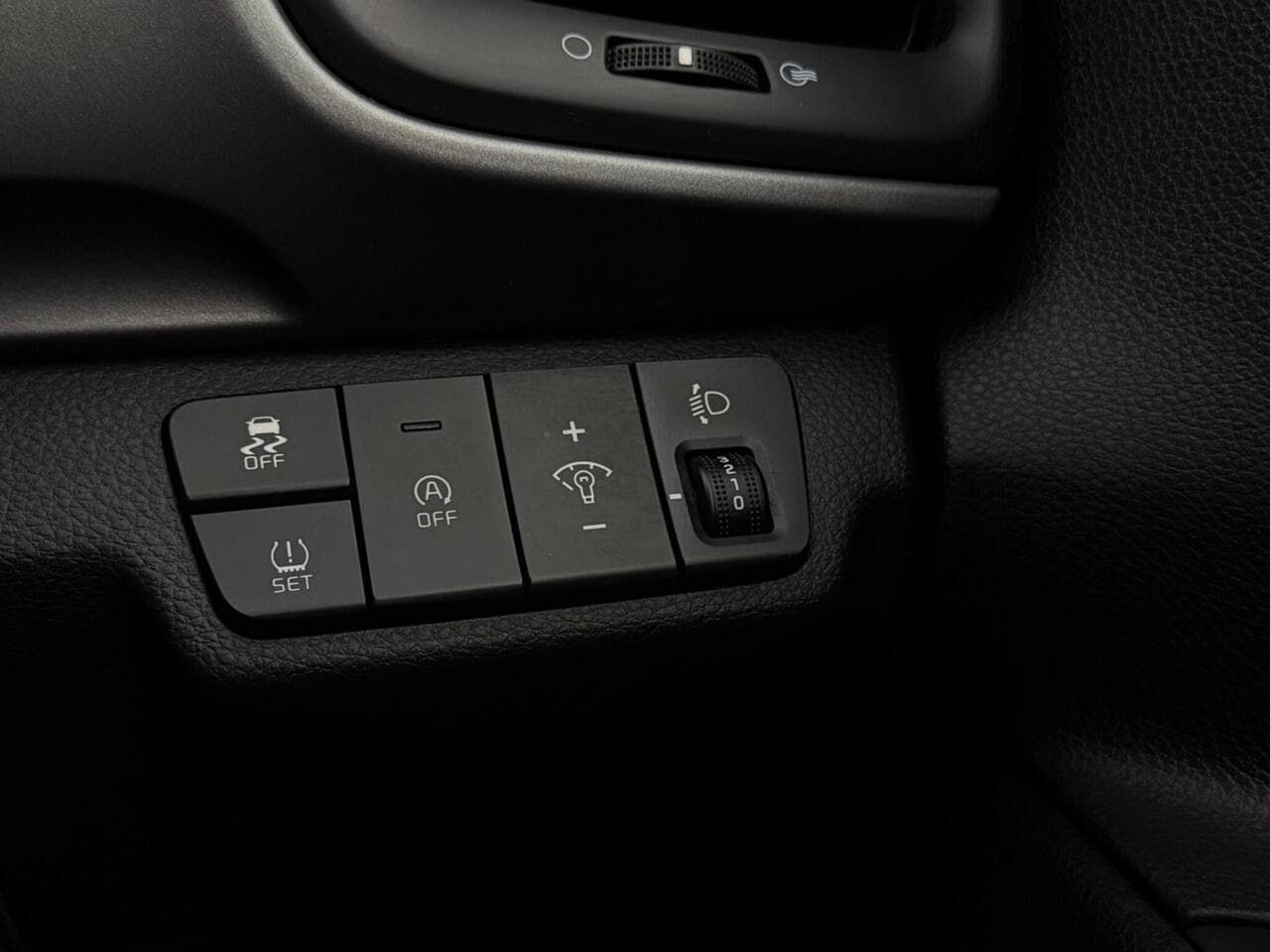 Kia Stonic thumbnail Misc Controls