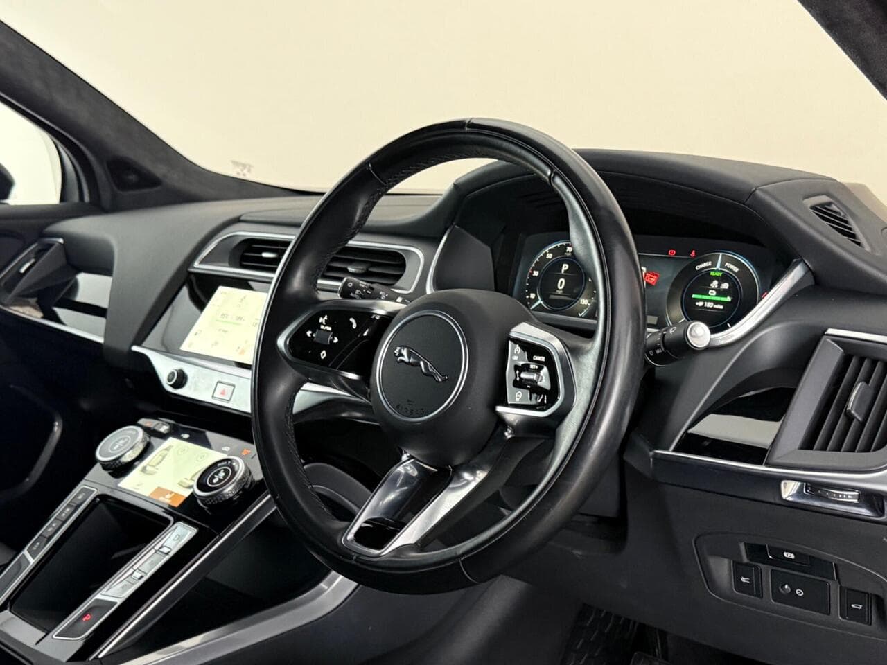Jaguar I-PACE thumbnail Interior Front