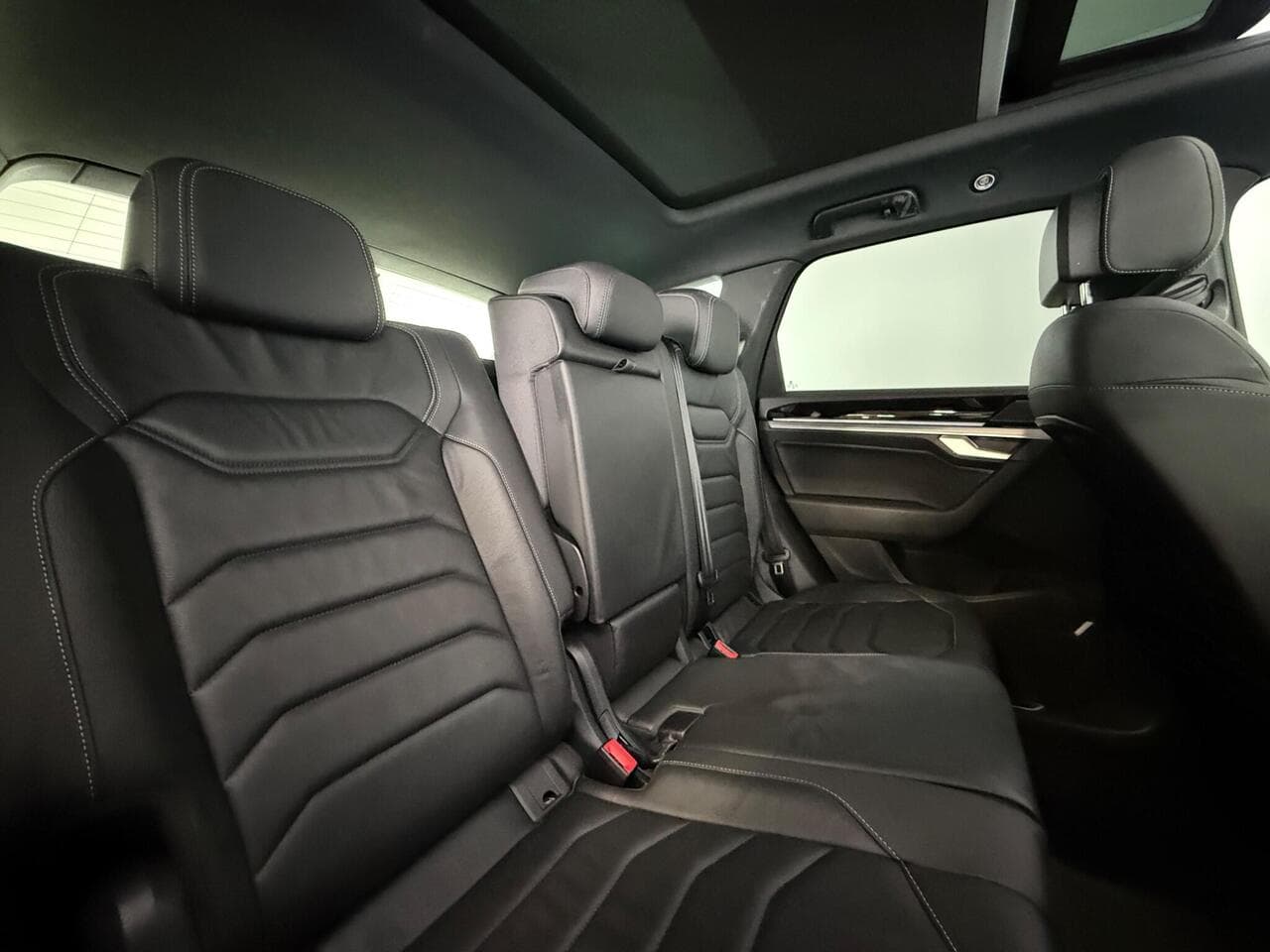 Volkswagen Touareg thumbnail Seats Rear