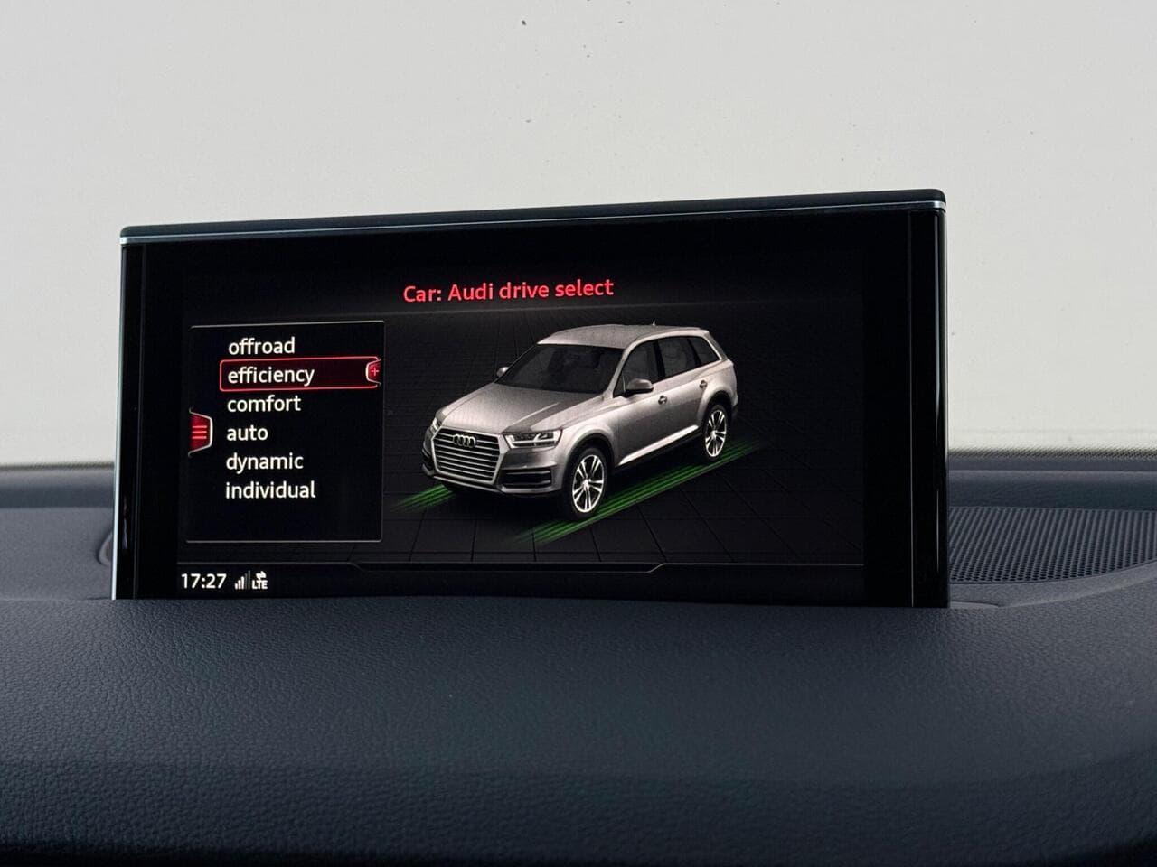 Audi Q7 thumbnail Infotainment System