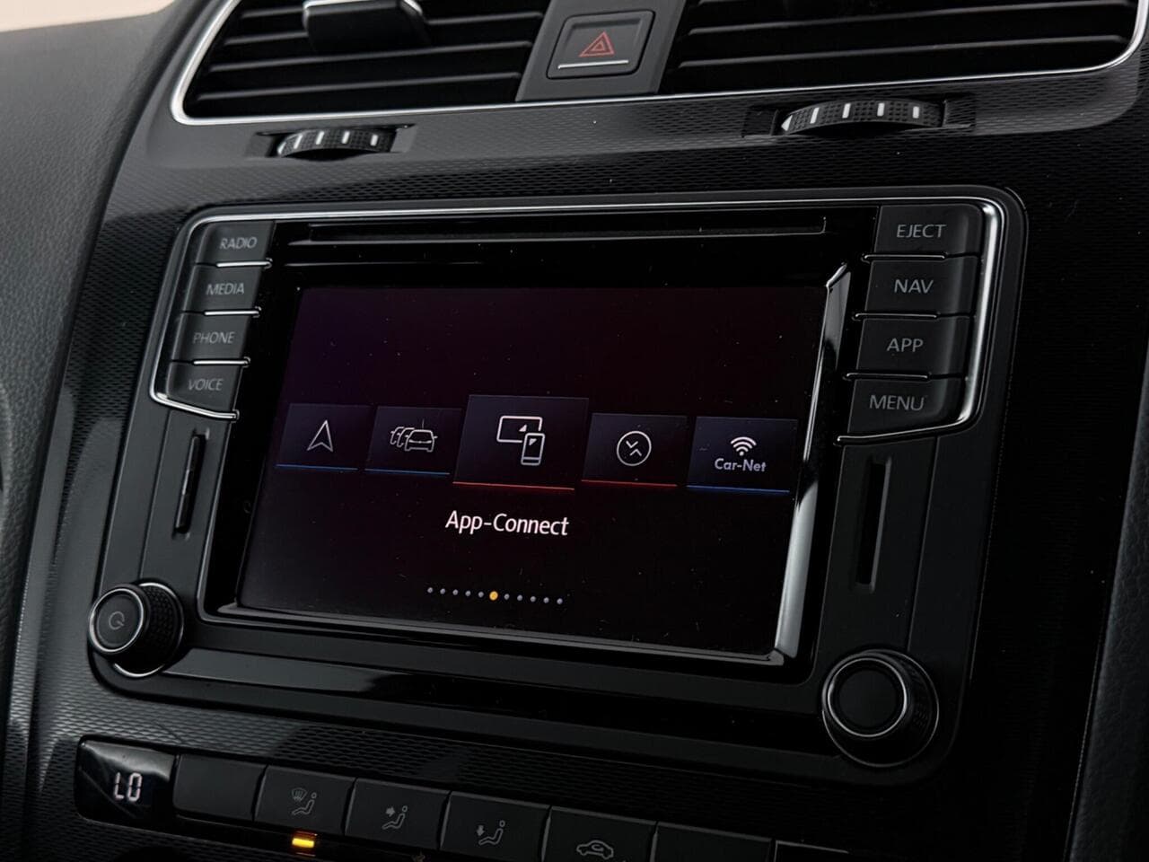 Volkswagen Scirocco thumbnail Infotainment System