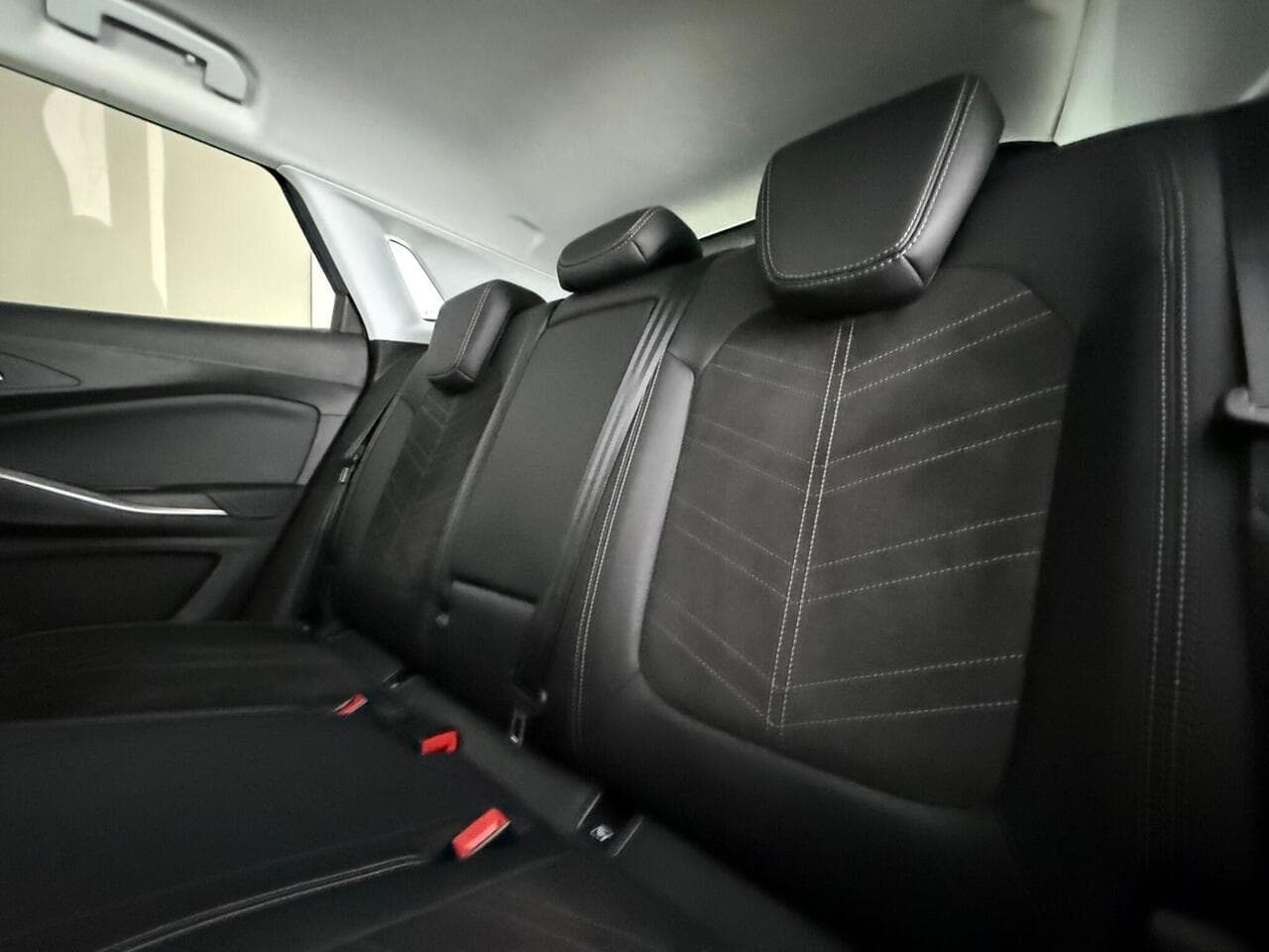 Vauxhall Grandland thumbnail Seats Rear