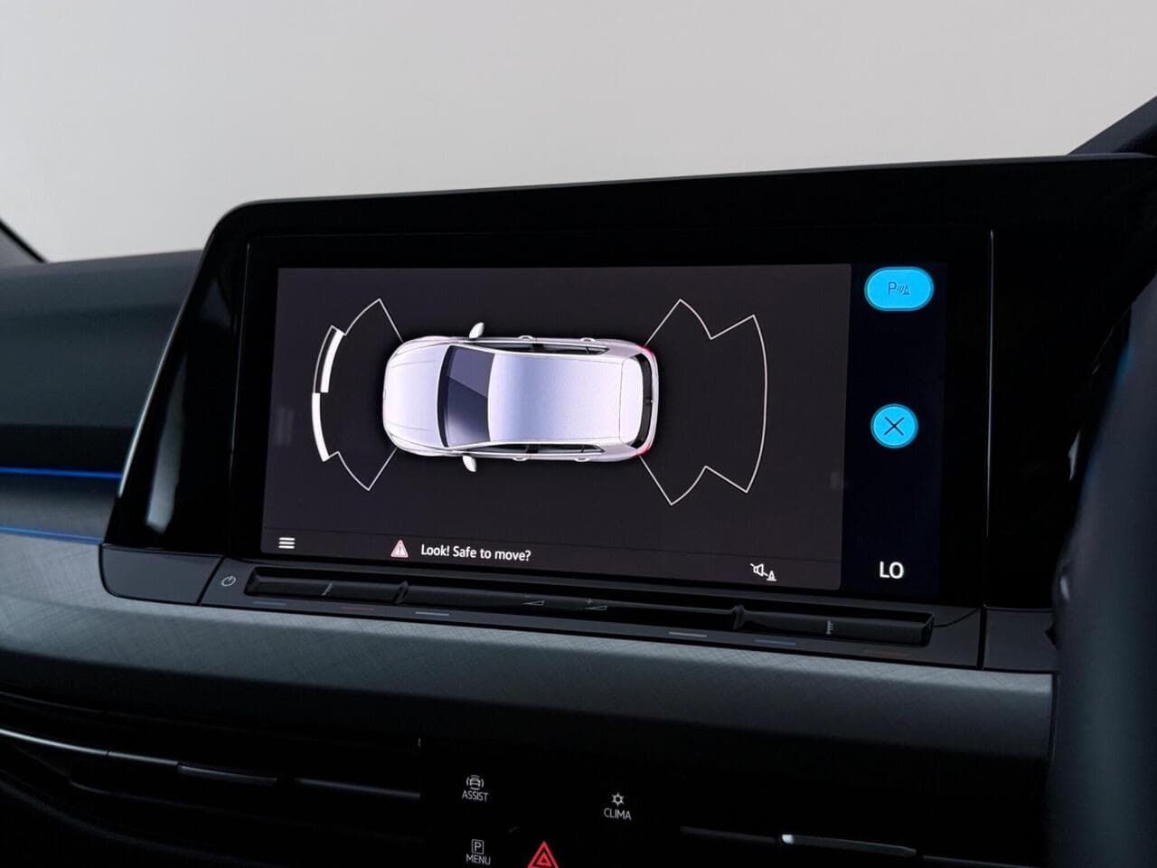 Volkswagen Golf thumbnail Infotainment System