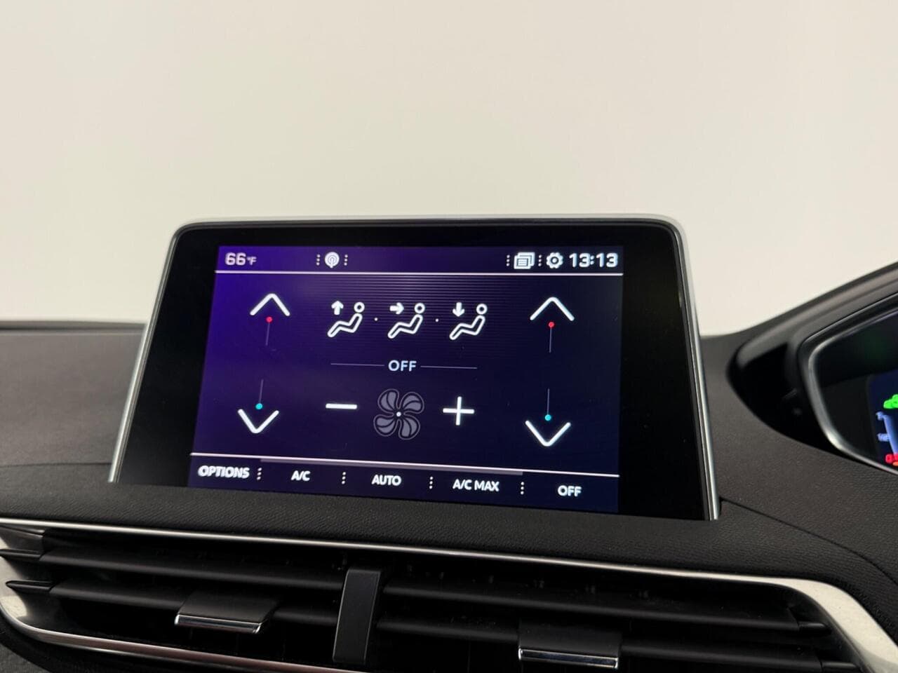 Peugeot 5008 thumbnail Infotainment System