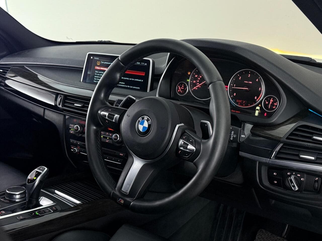 BMW X5 thumbnail Steering Wheel