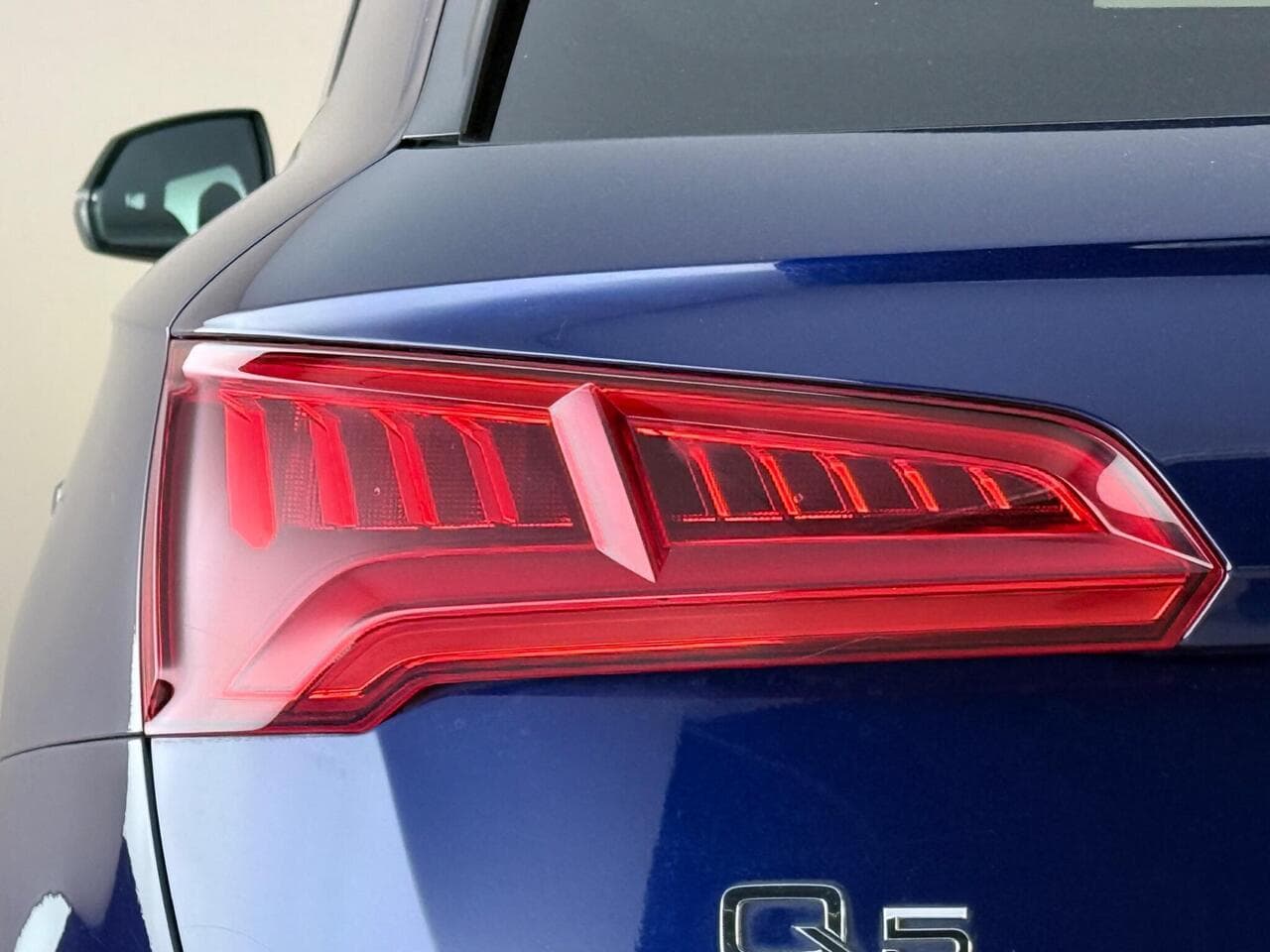 Audi Q5 thumbnail Badge Exterior