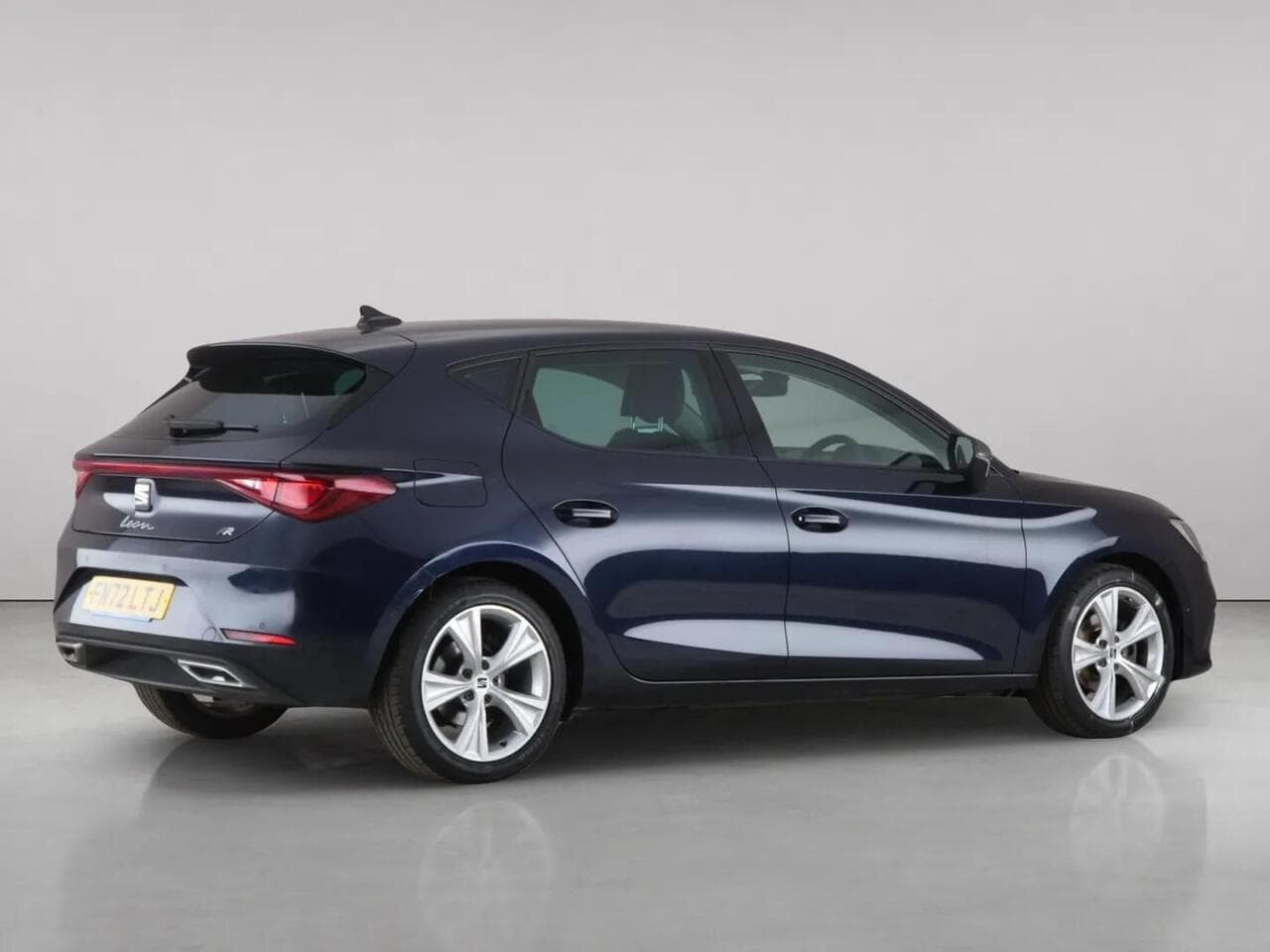 SEAT Leon thumbnail Side Right