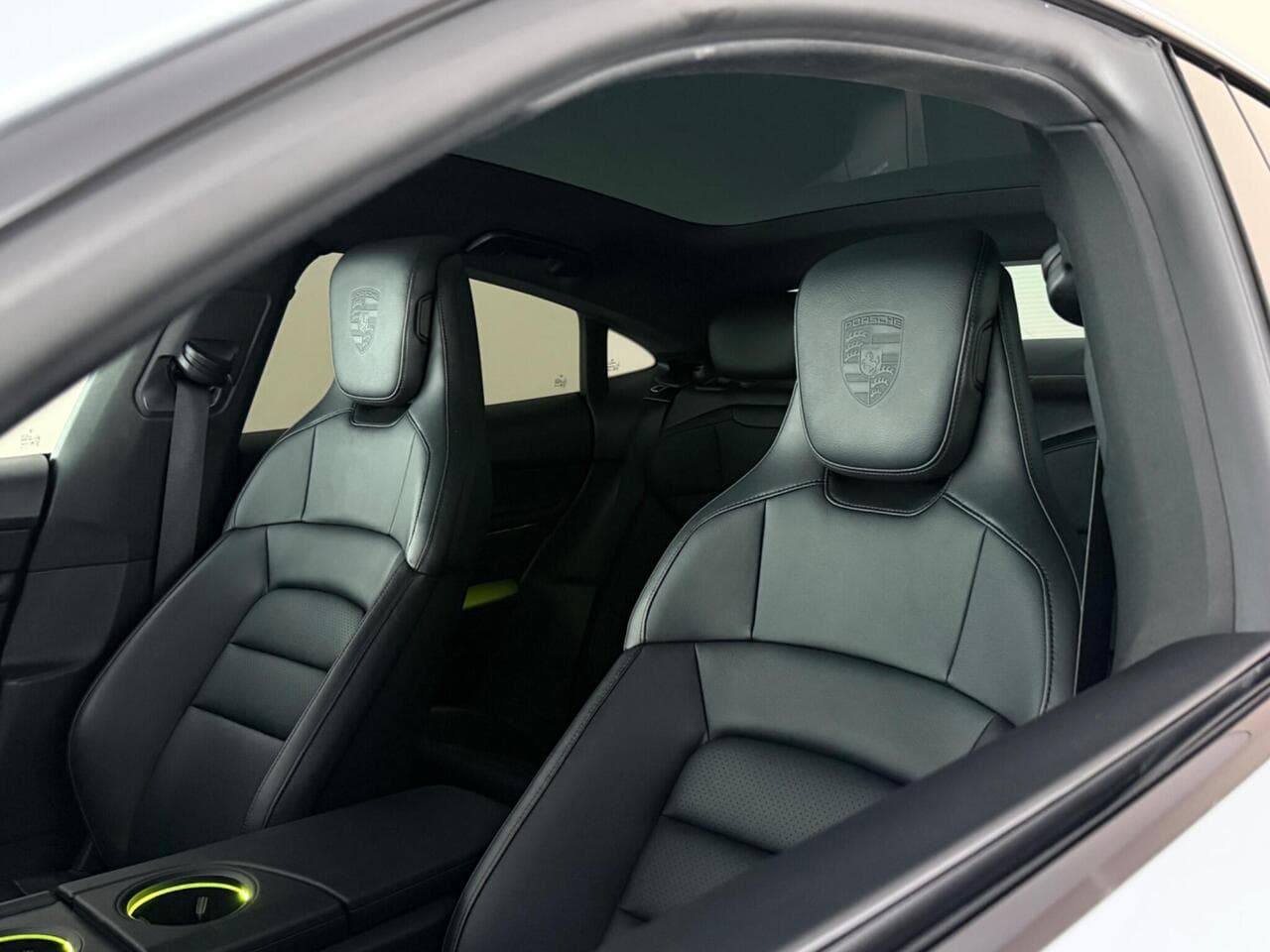 Porsche Taycan thumbnail Seat Front Passenger