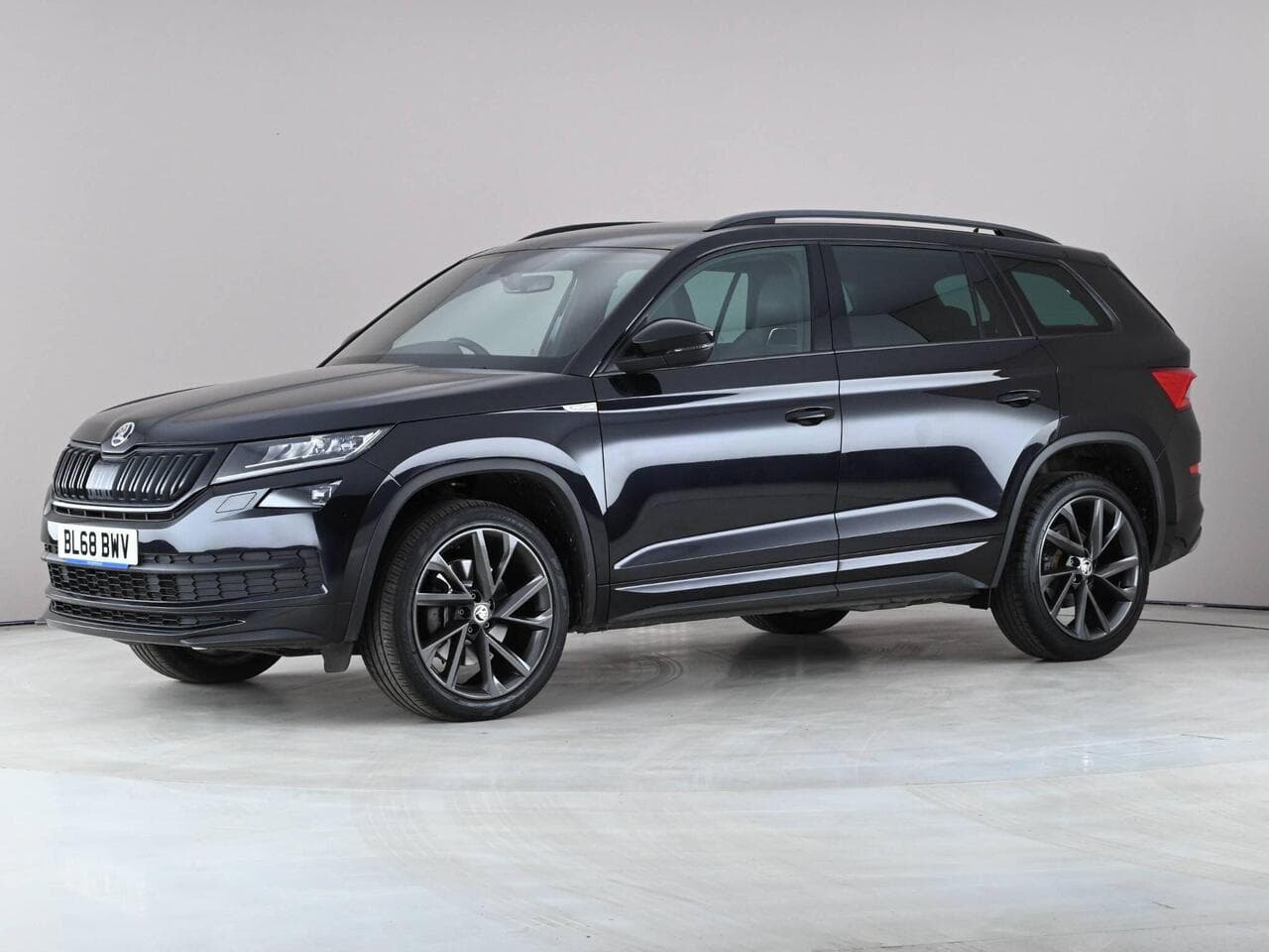 Skoda Kodiaq thumbnail Front Left