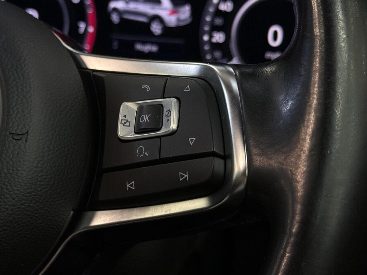 Volkswagen Tiguan thumbnail Misc Controls