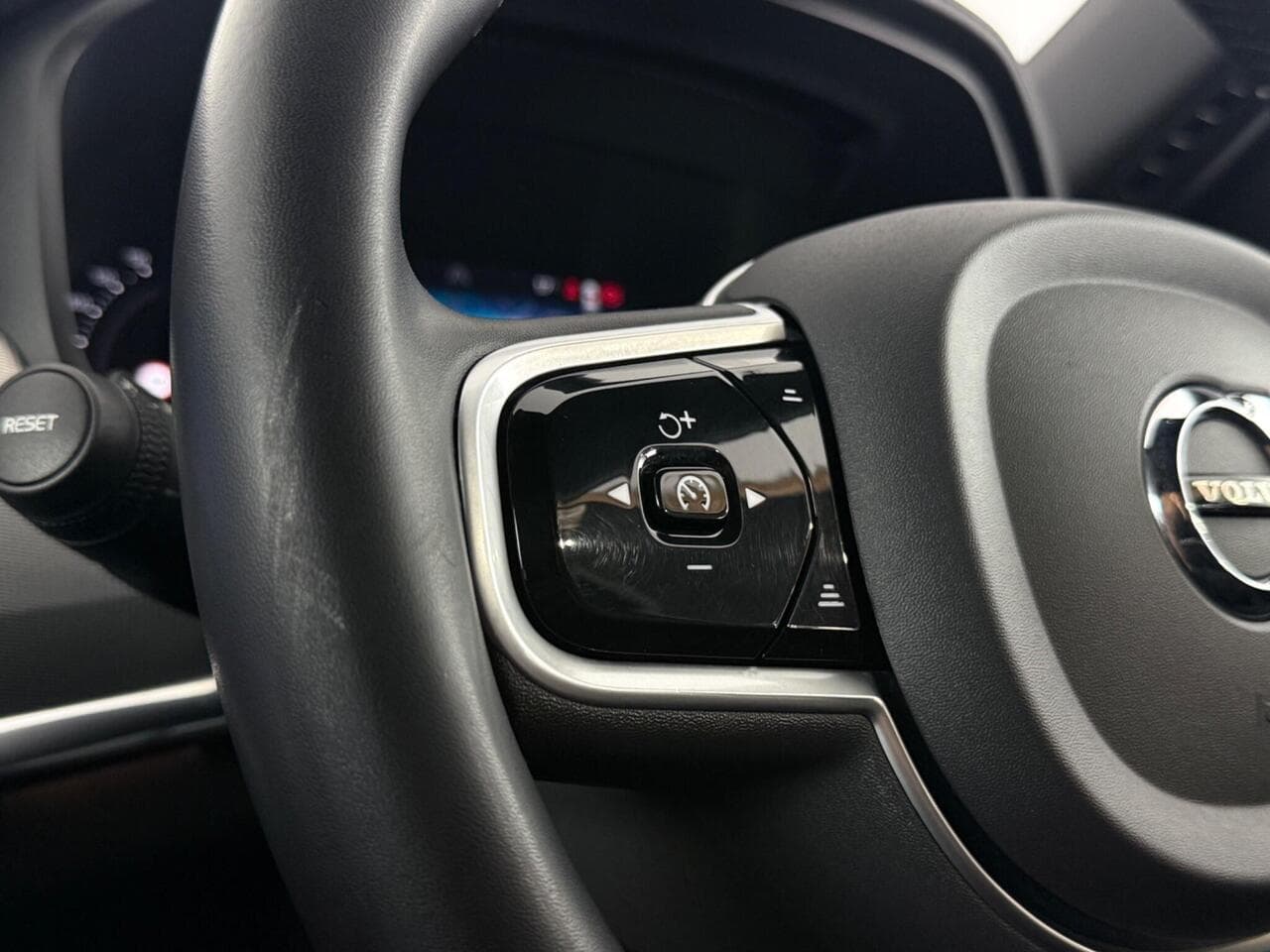 Volvo V90 thumbnail Misc Controls