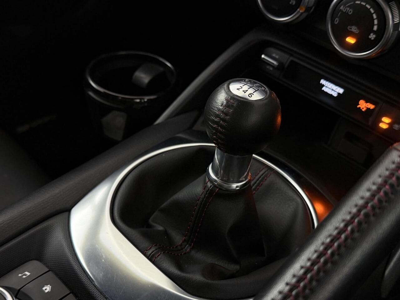 Mazda MX-5 RF thumbnail Interior Front