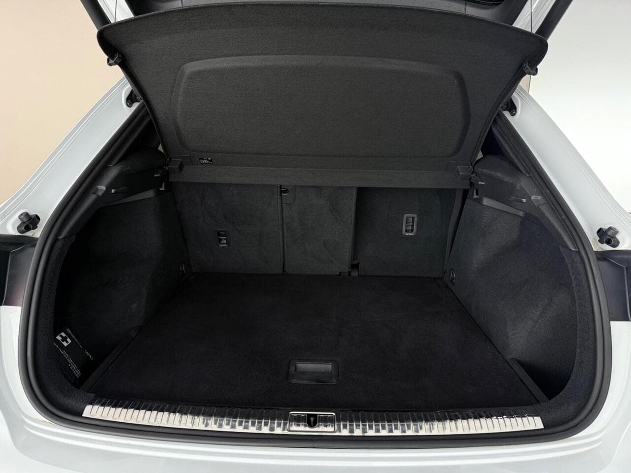 Audi Q3 thumbnail Boot
