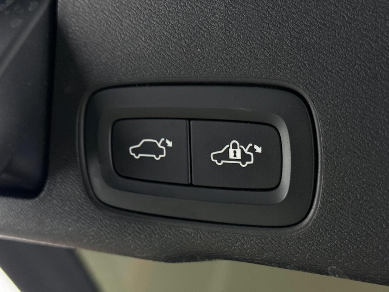 Volvo XC60 thumbnail Misc Controls