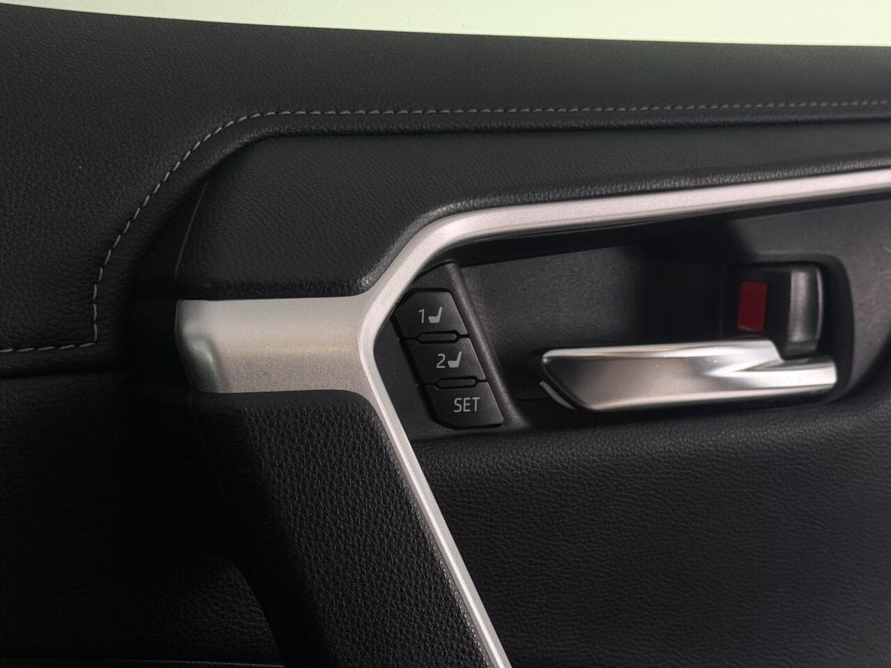 Toyota RAV4 thumbnail Door Interior