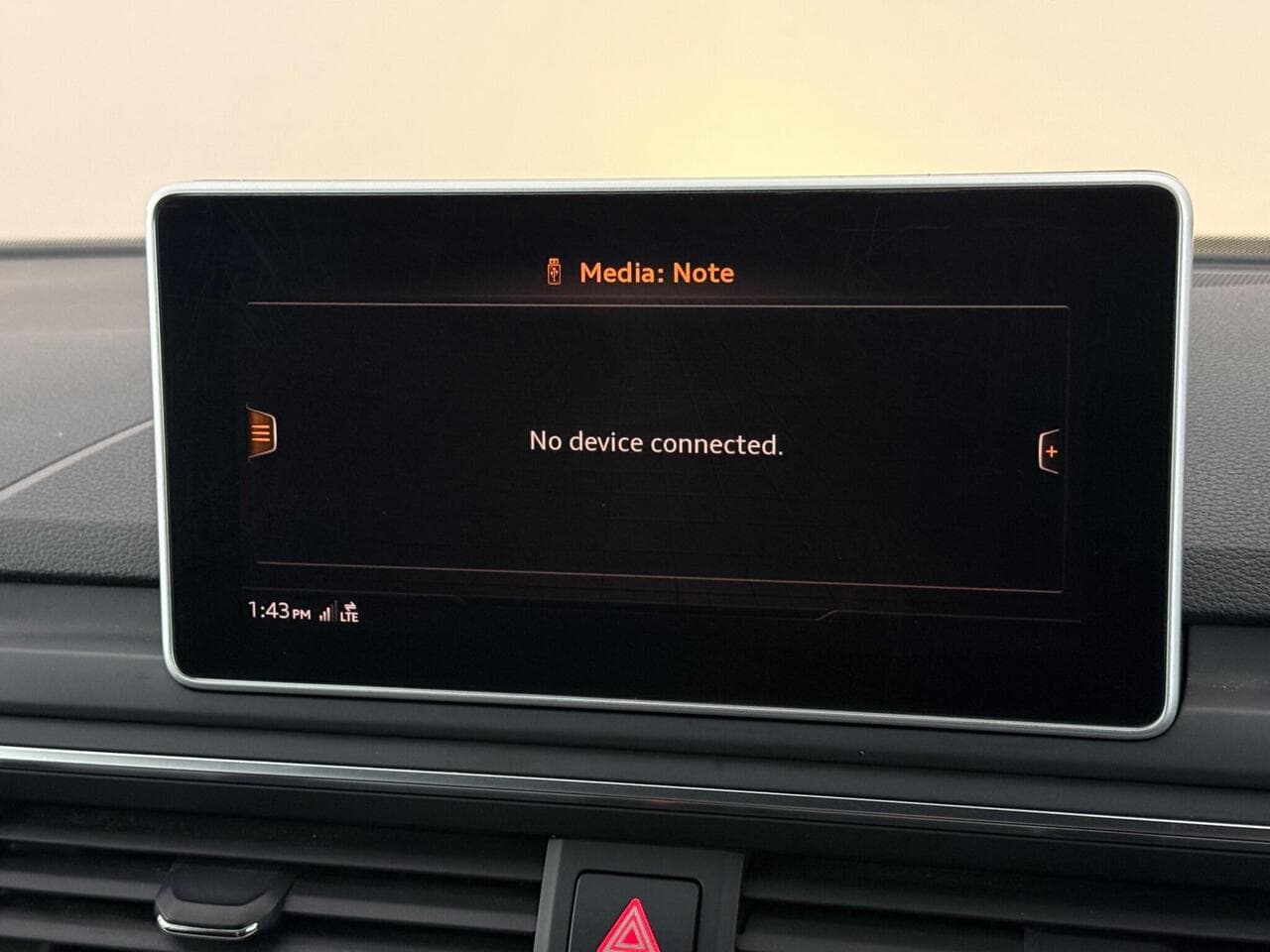 Audi A4 Avant thumbnail Infotainment System