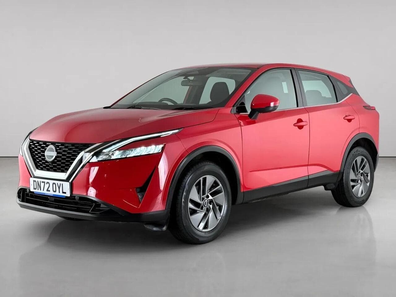 Nissan Qashqai thumbnail Front Left