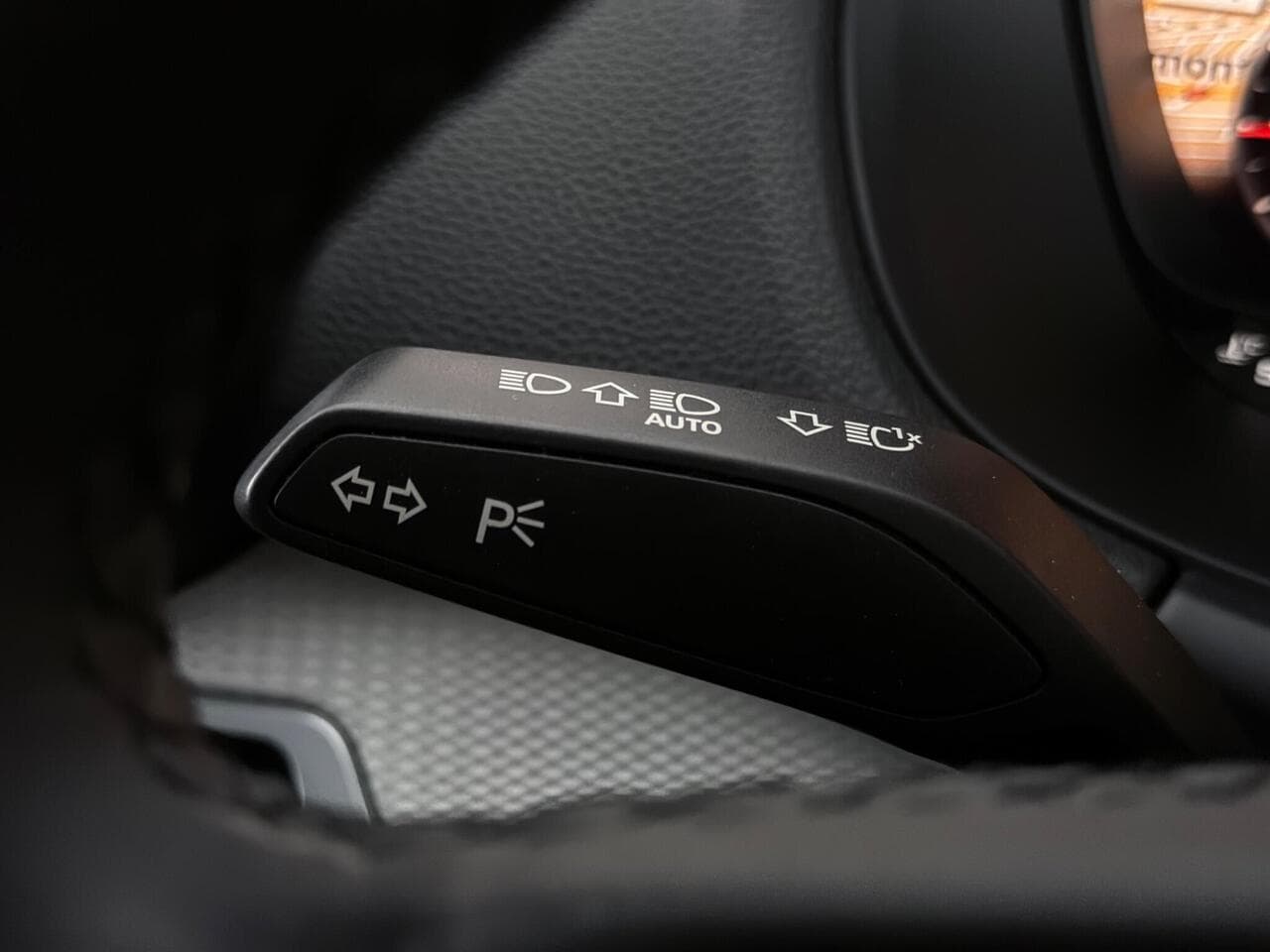 Audi Q2 thumbnail Misc Controls