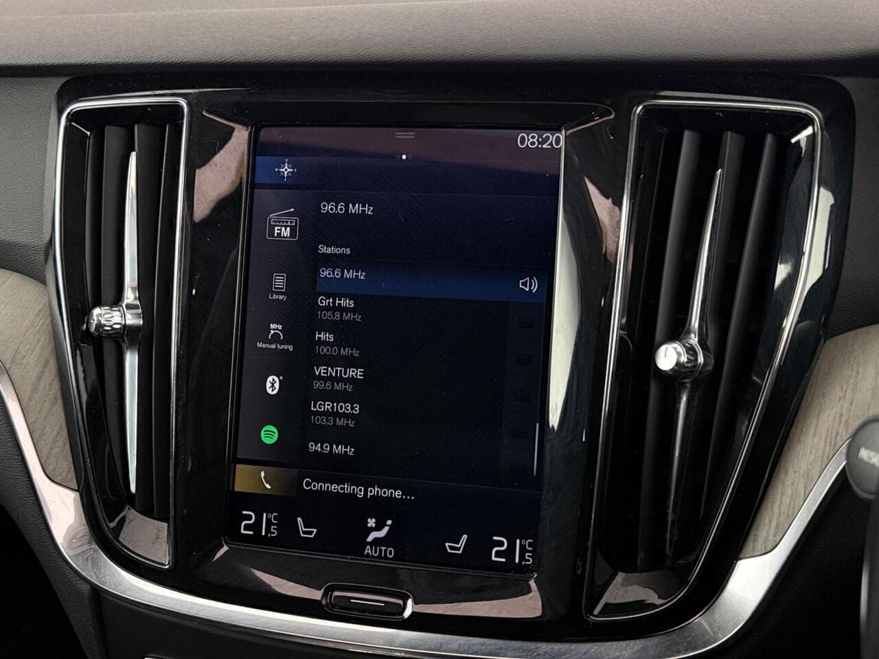 Volvo V60 thumbnail Infotainment System
