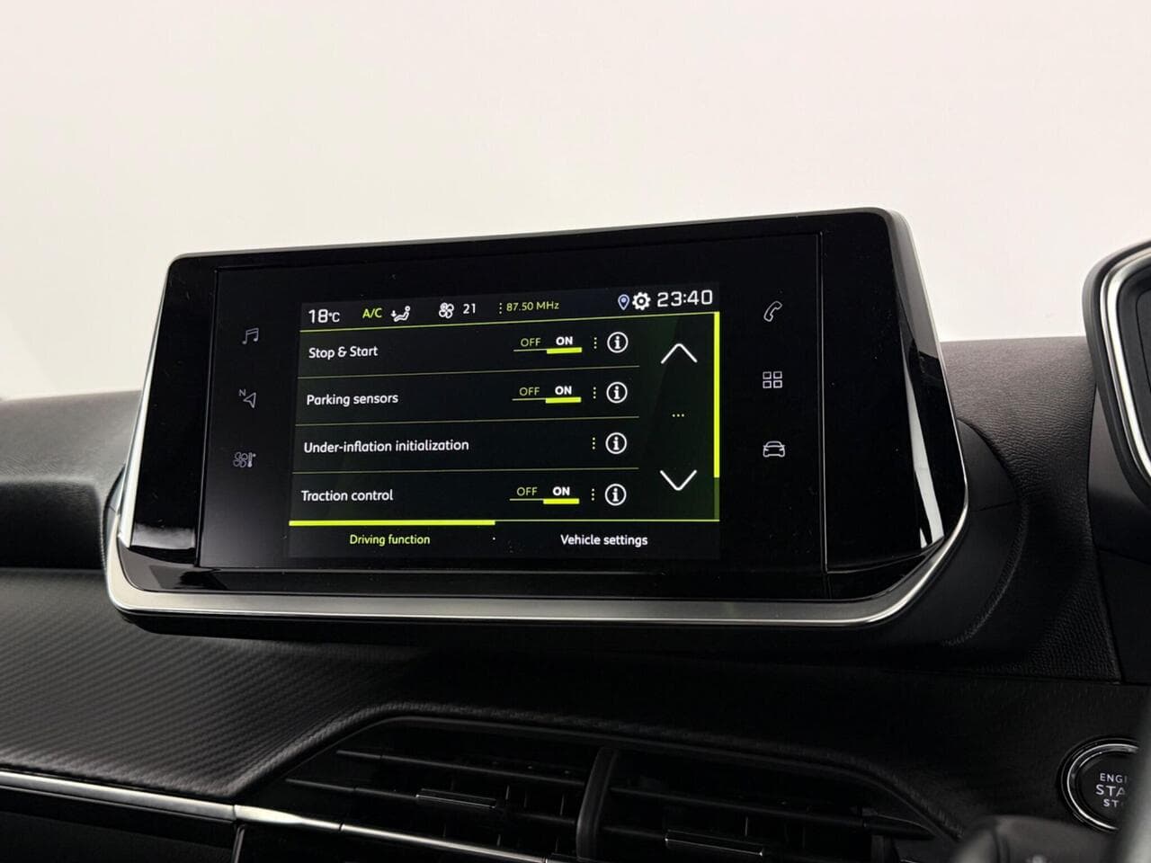 Peugeot 2008 thumbnail Infotainment System