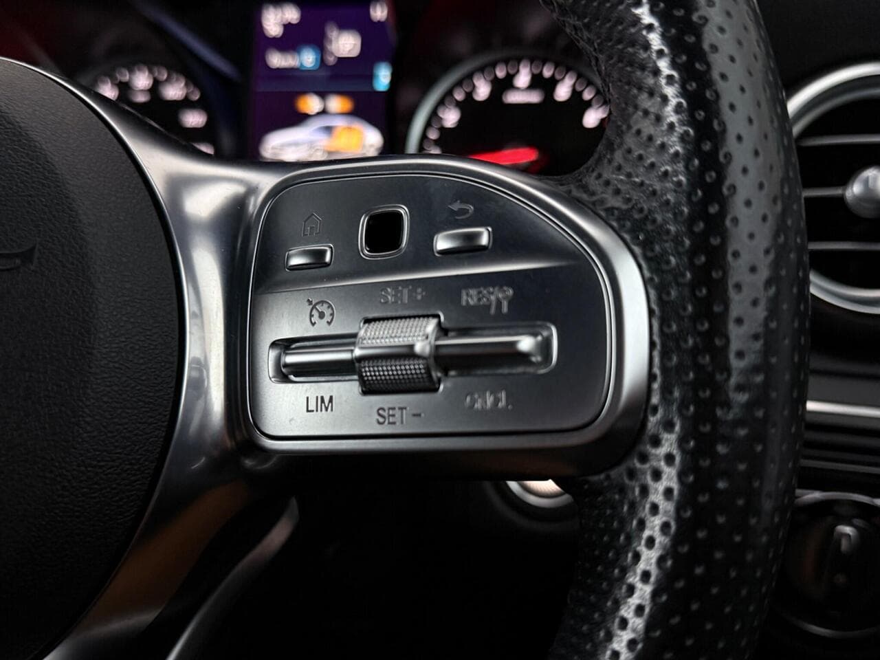 Mercedes-Benz C Class thumbnail Misc Controls