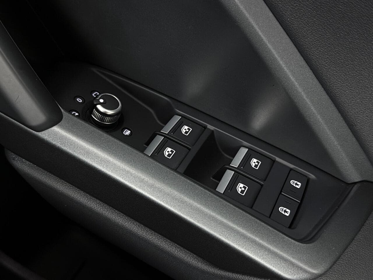 Audi Q3 thumbnail Misc Controls