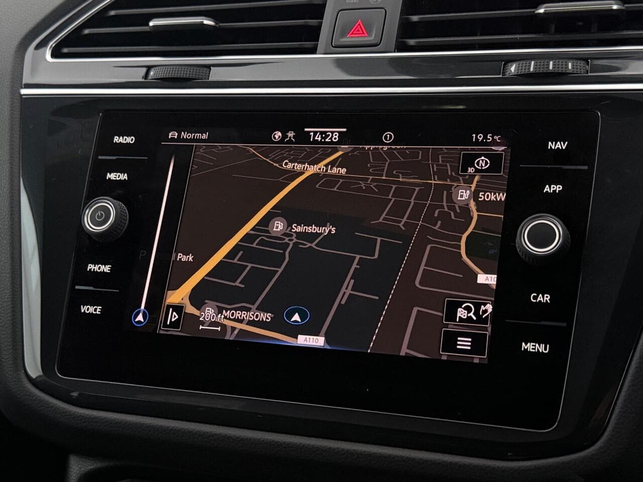 Volkswagen Tiguan thumbnail Infotainment System