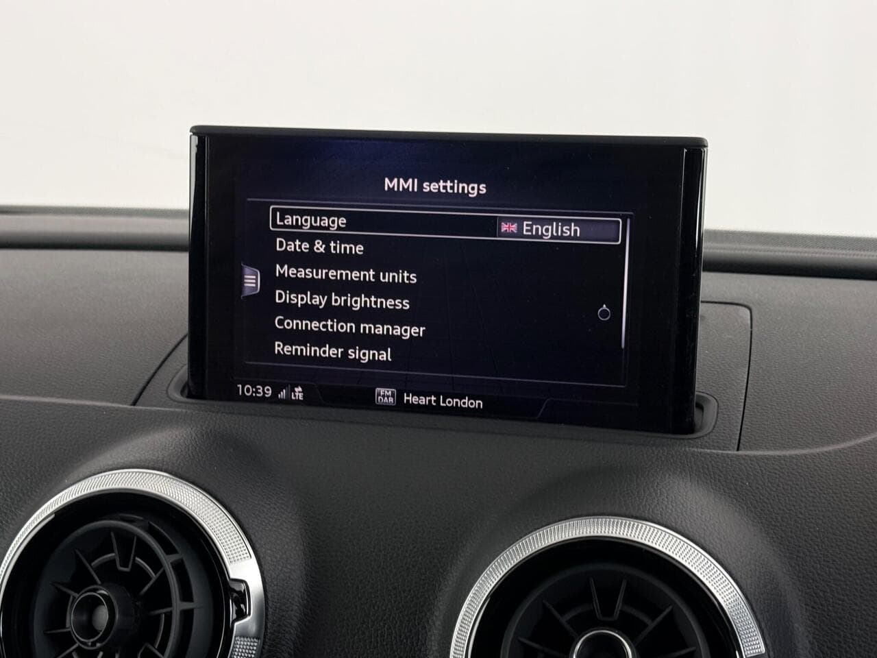 Audi A3 Cabriolet thumbnail Infotainment System