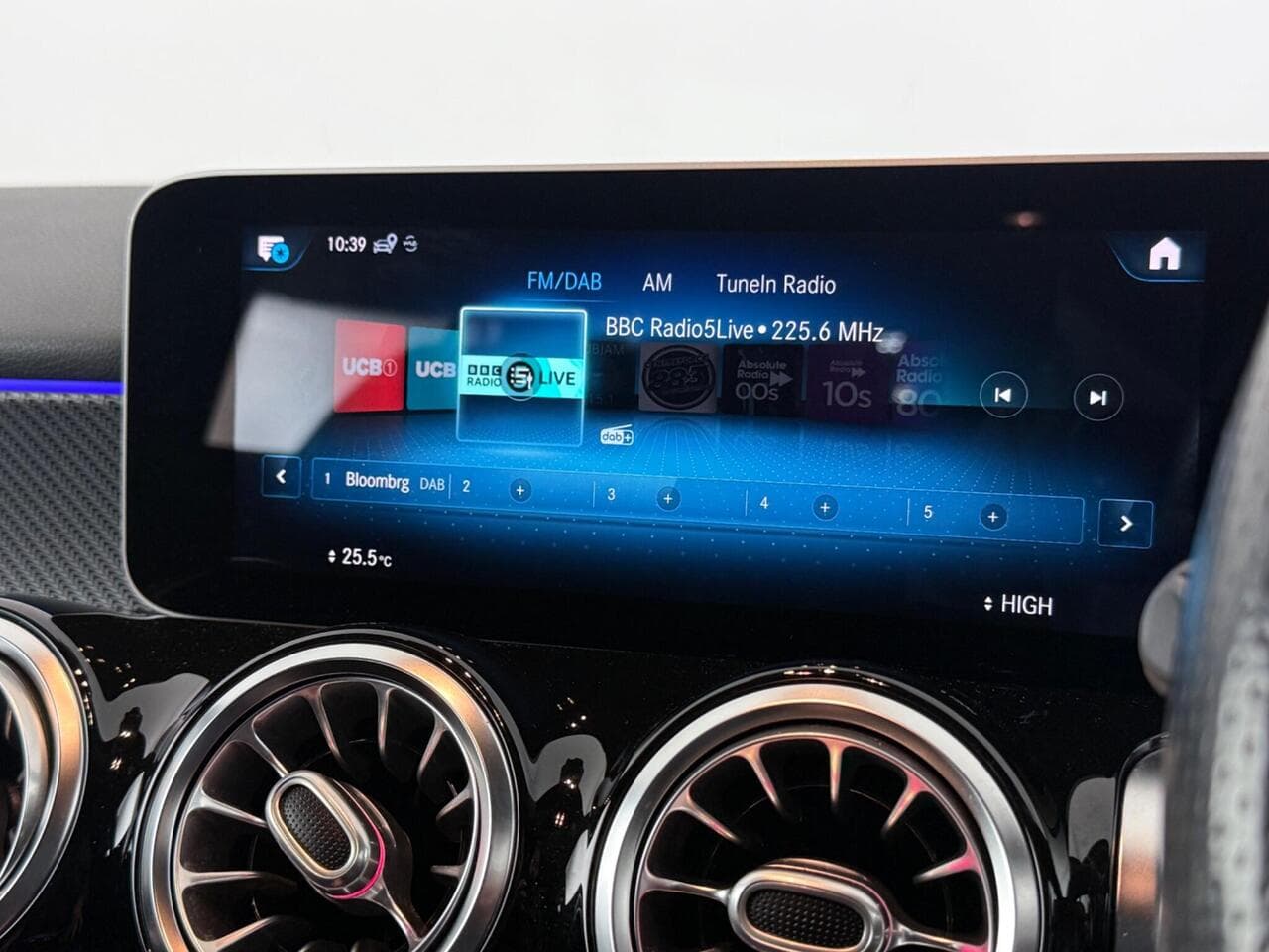 Mercedes-Benz GLB thumbnail Infotainment System