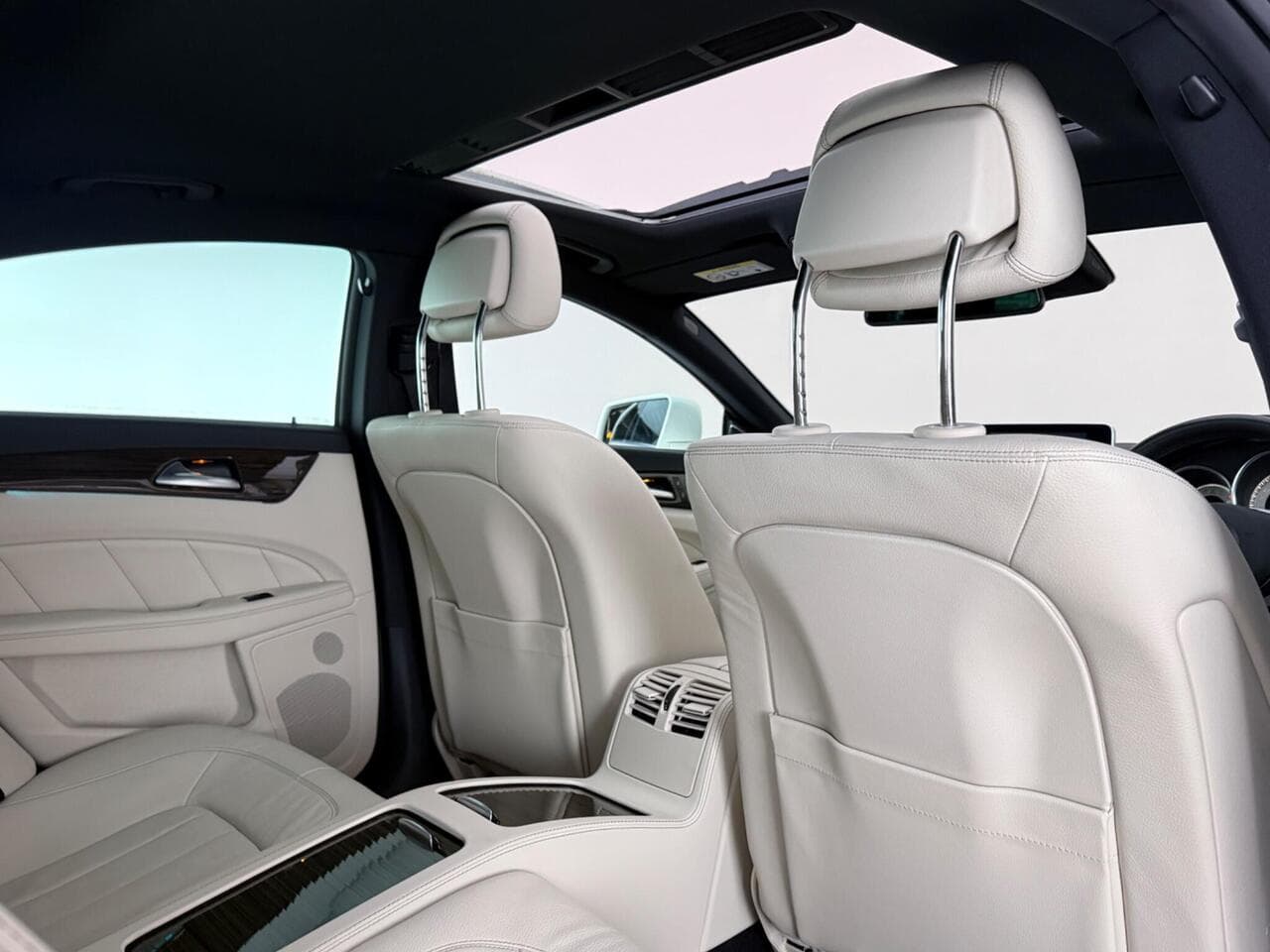 Mercedes-Benz CLS thumbnail Seats Rear