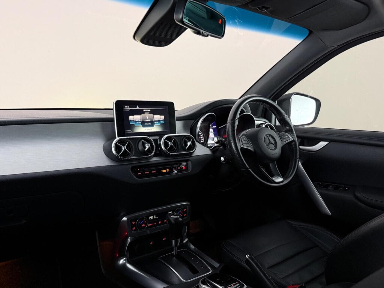 Mercedes-Benz X Class thumbnail Interior Front