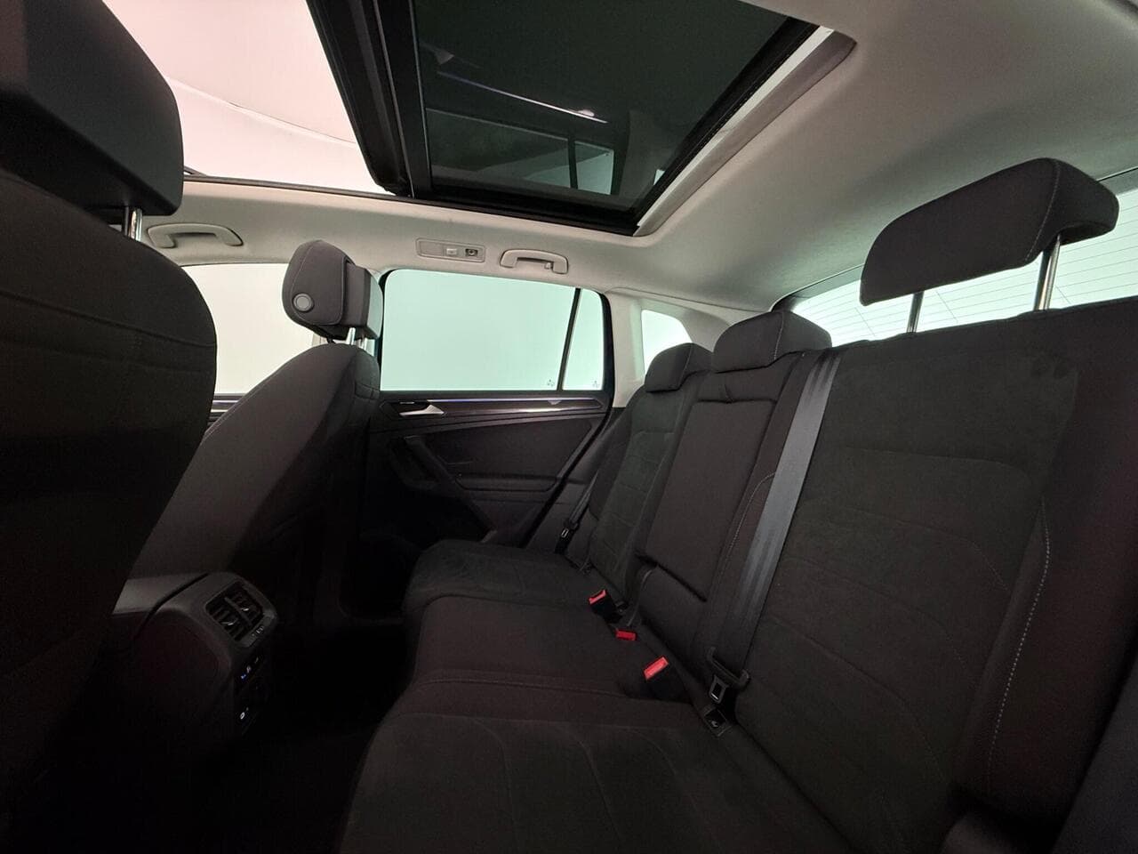 Volkswagen Tiguan thumbnail Seats Rear