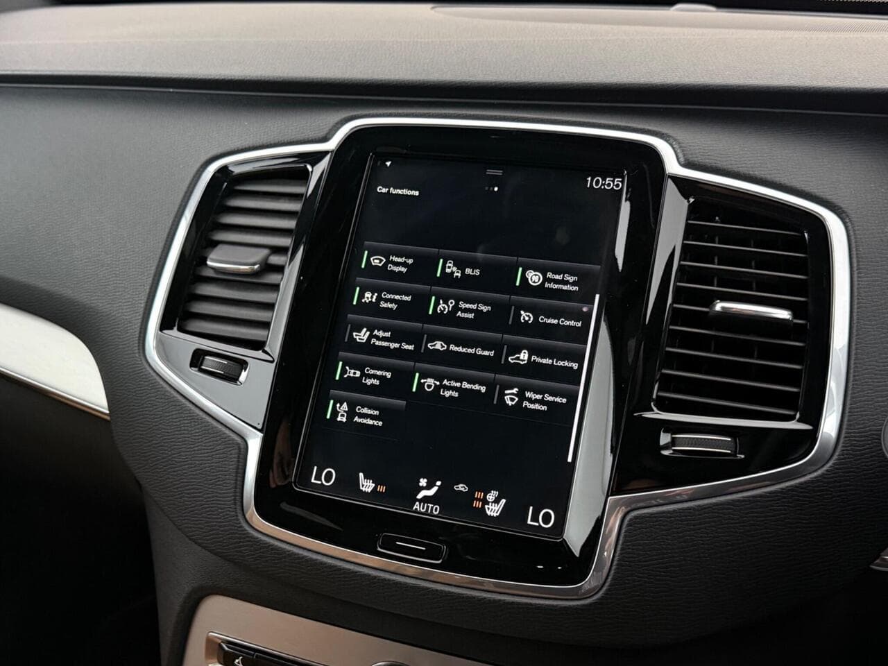 Volvo XC90 thumbnail Infotainment System