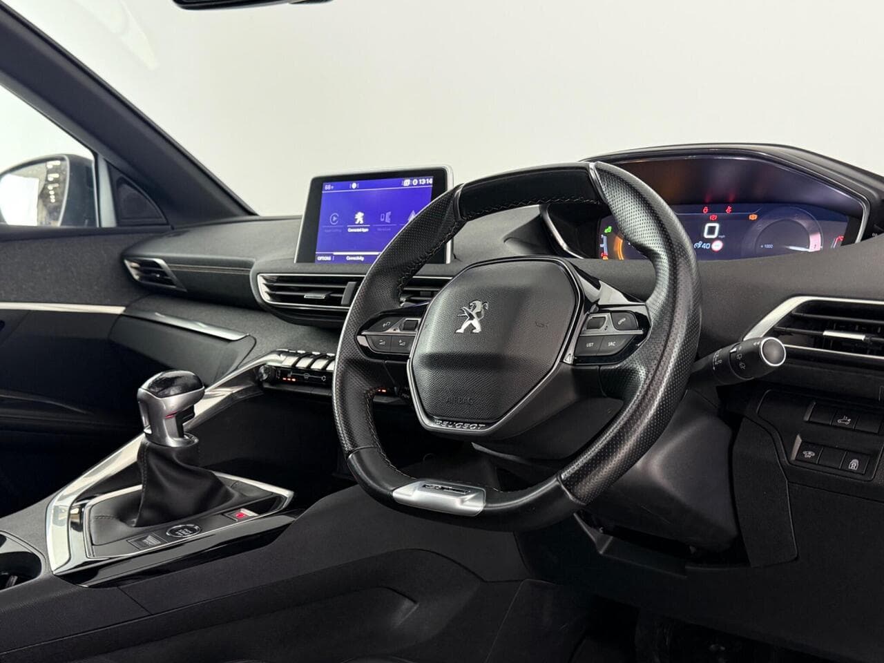 Peugeot 5008 thumbnail Interior Front